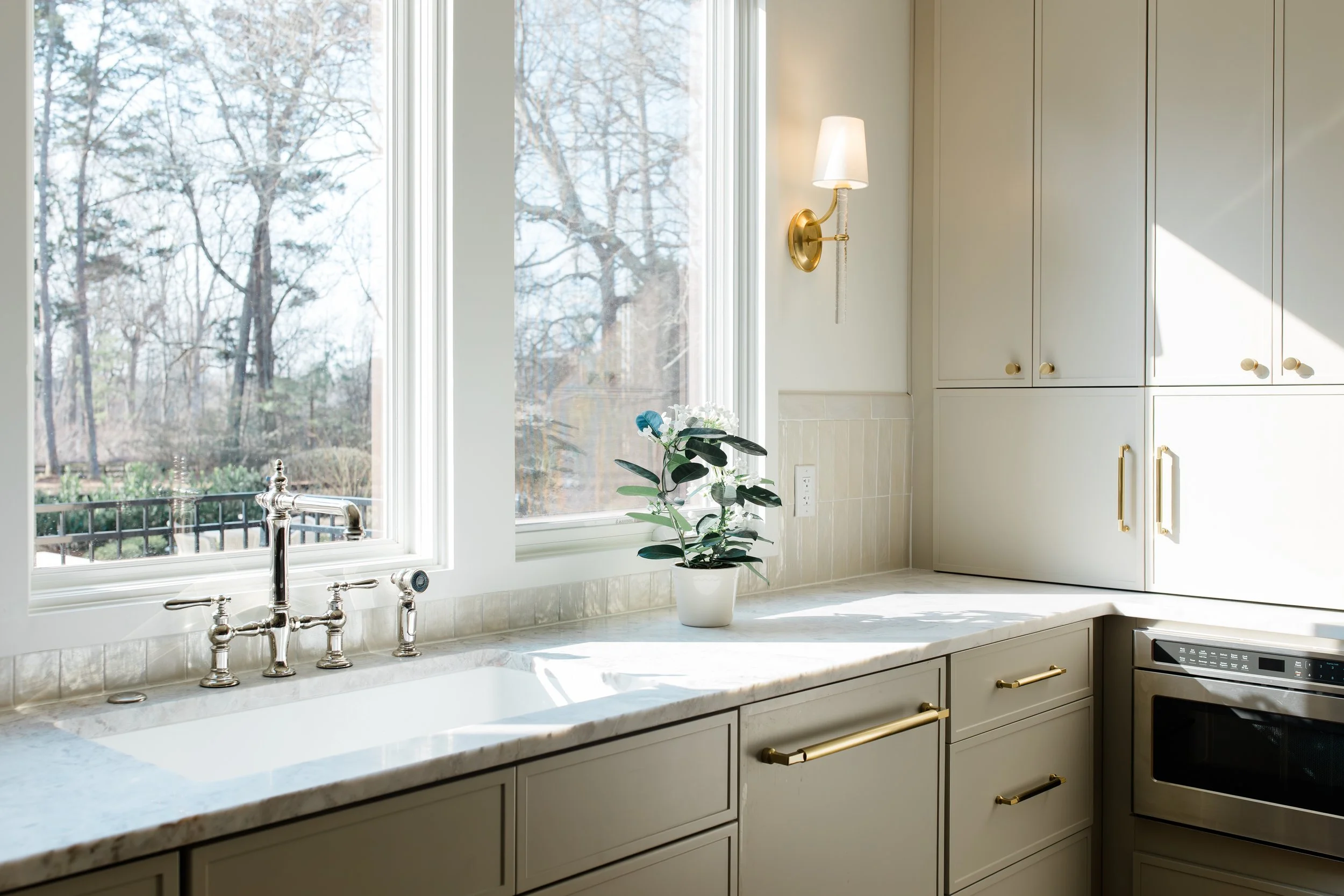 Alpharetta Warm + Transitional Kitchen