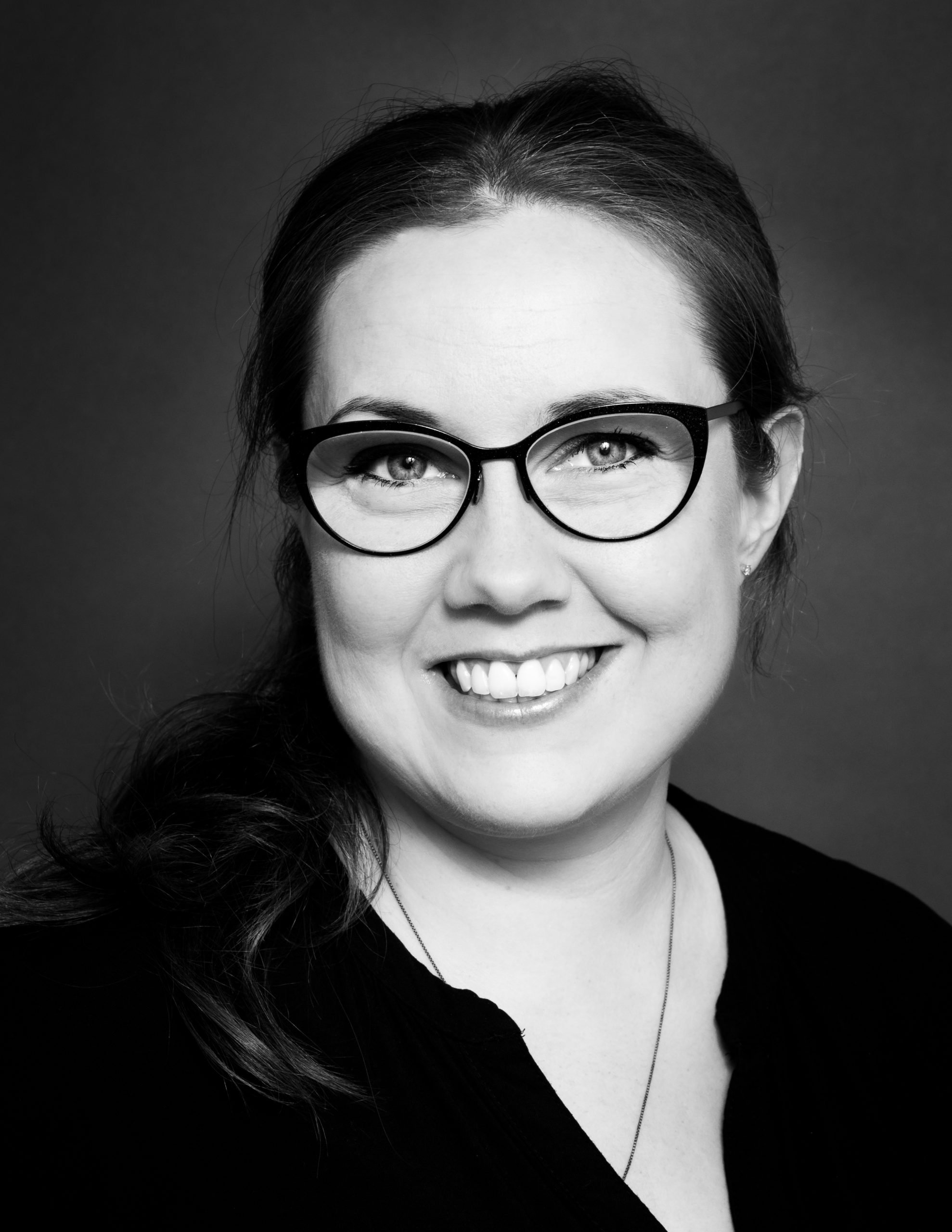 Eva-Björg-Hardardóttir-leikmyndar-og-búningahönnudur-scaled (1).jpg