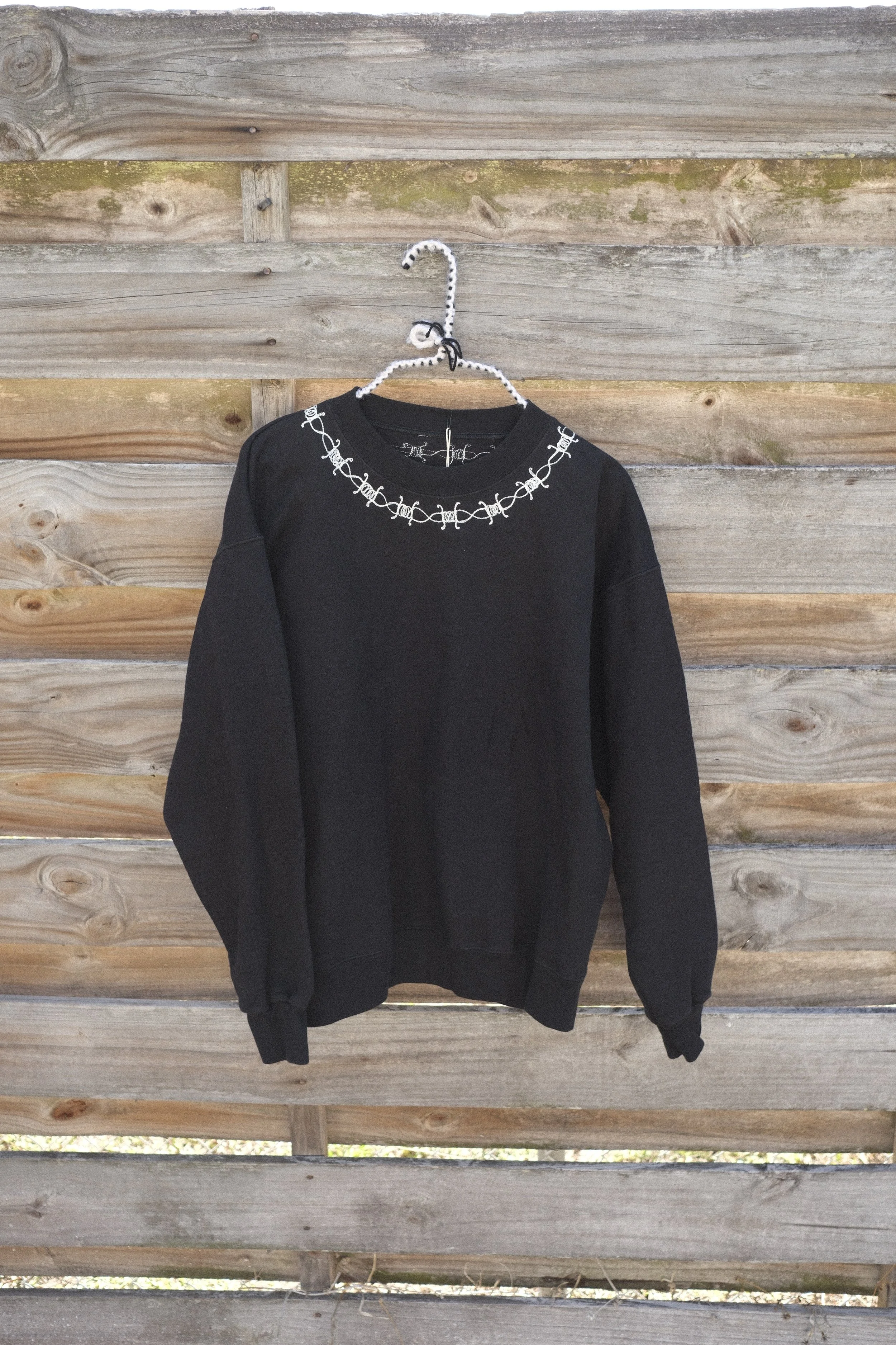 Chainstitch Tattoo Sweatshirt [#5] - Black with White Barbed Wire Collar