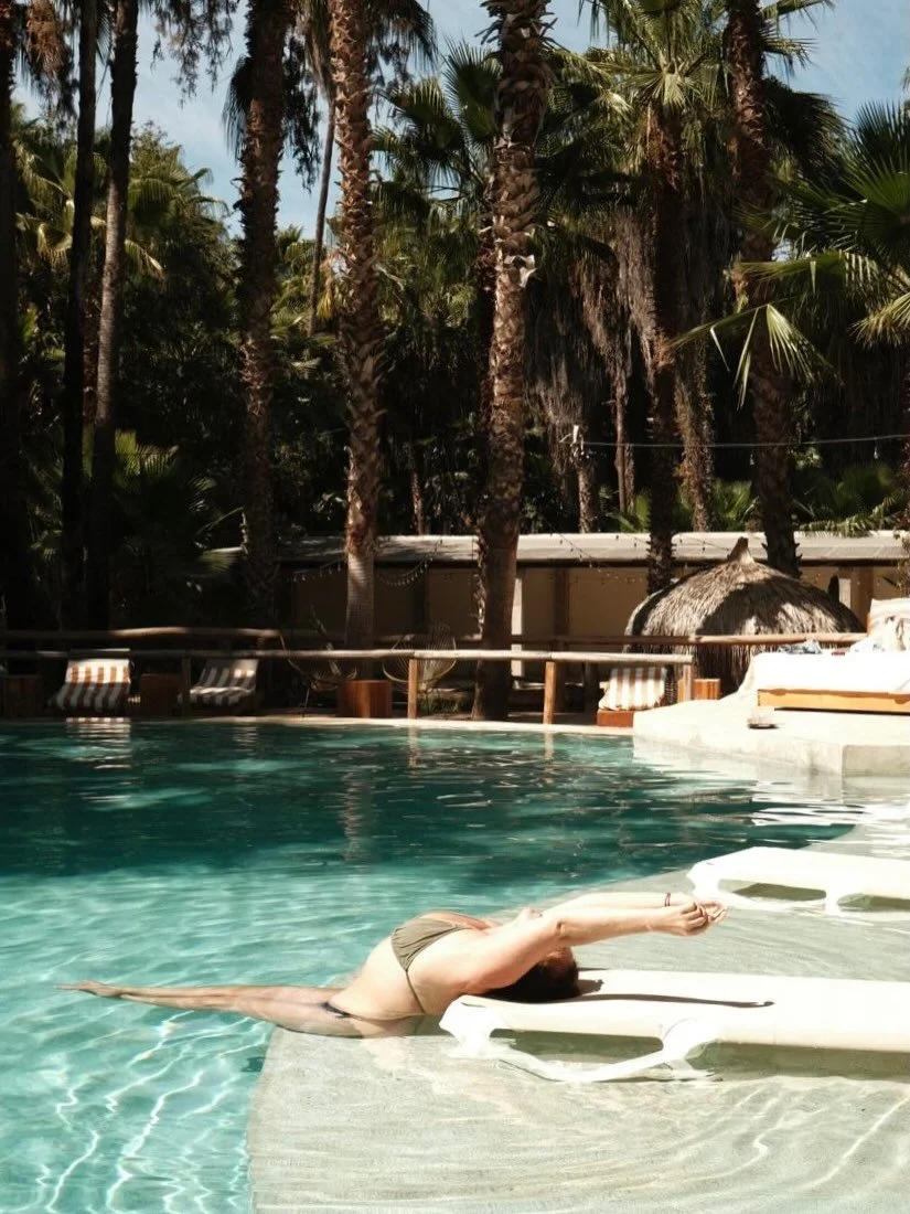 Like a fish out of water, missing Baja. 🩵

Loving these pictures I&rsquo;d forgotten about from a perfect pool day in April. 

#bajacaliforniam&eacute;xico #audreylaneyoga #yogisinthewild #alwaysstretching