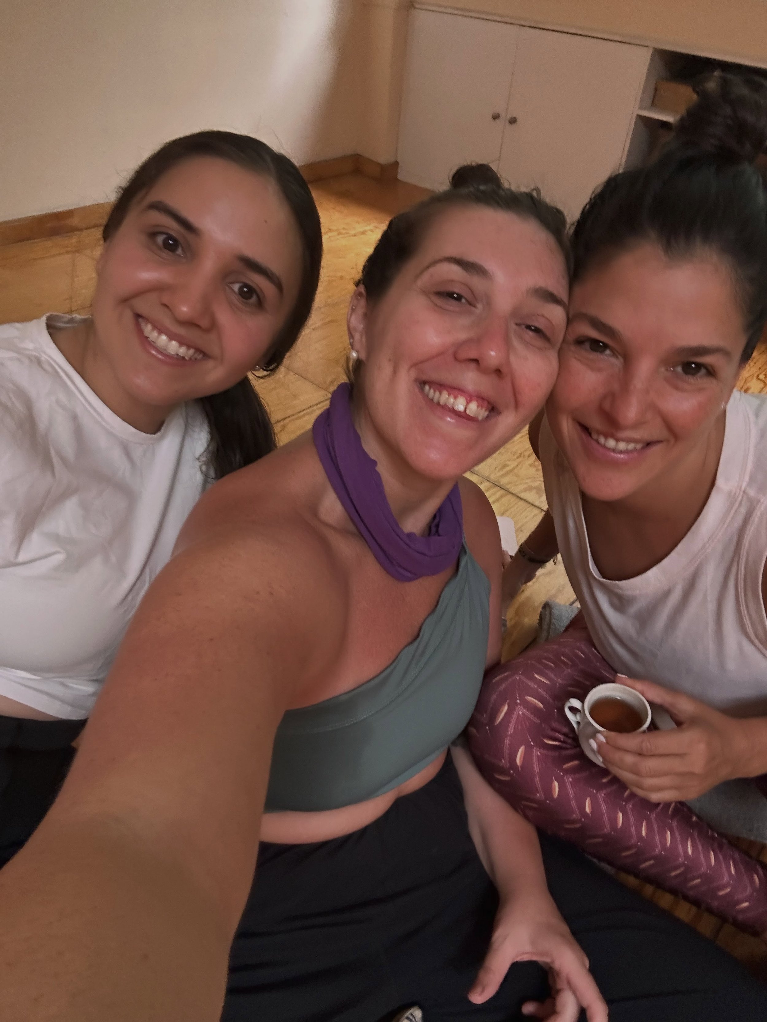 ✨ Yoga es relaci&oacute;n. ✨

Just a few snippets of the last two weeks of adventure, play, and connection on and off the yoga mat learning with @angelazjamison across two cities and three locations.

Estoy tan agradecida por esta experiencia y nueva