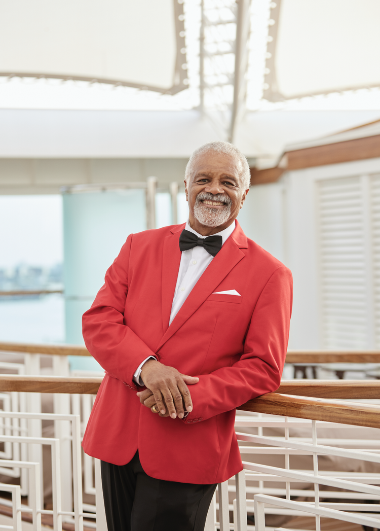 Sara-Tollefson-Mally-The-Real-Love-Boat-Issac-Washington-Ted-Lange-Bartender-12-October-2023.png