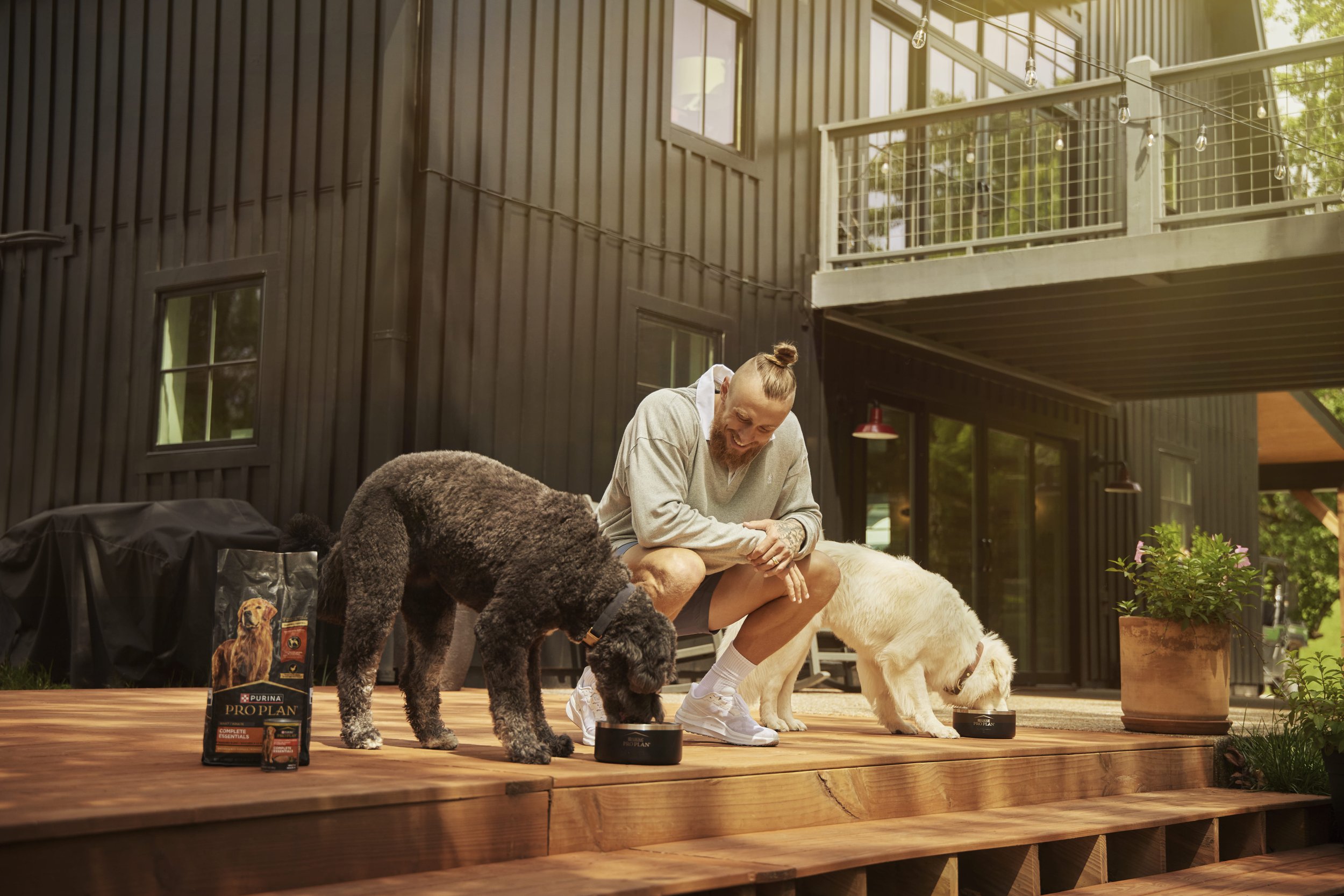 sara-mally-purina--34_GEORGE-BACK-PORCH_4389_V1_rgb.jpg