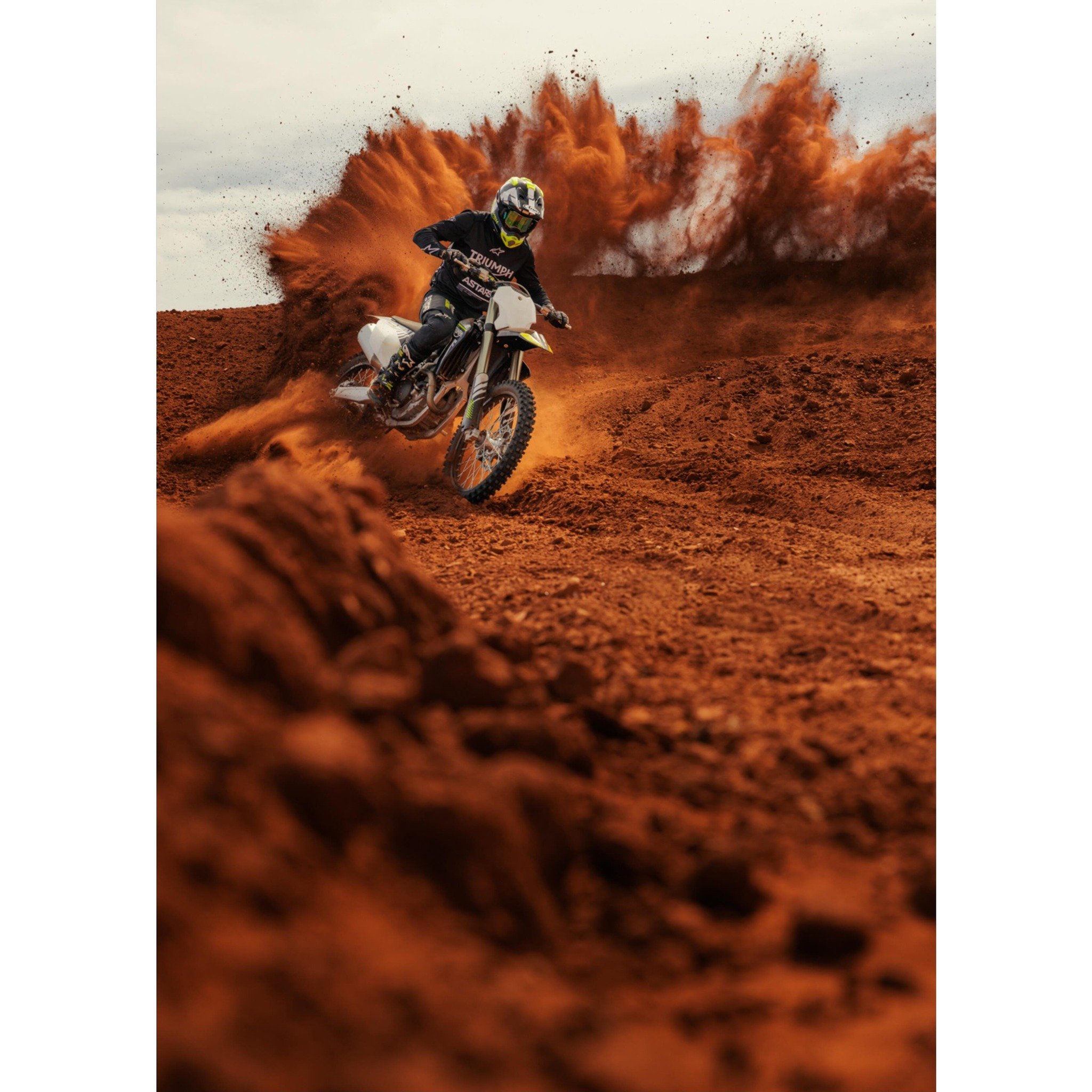 📸: @jordanpay 
Triumph hired Jordan Pay for multiple shoots in 2023, one of the most dynamic being for the launch of the 250 MX Dirt Bike.  What a fun shoot!
Client: @officialtriumph
.
.
.
#BEAMTEAM #triumph #dirtbikes