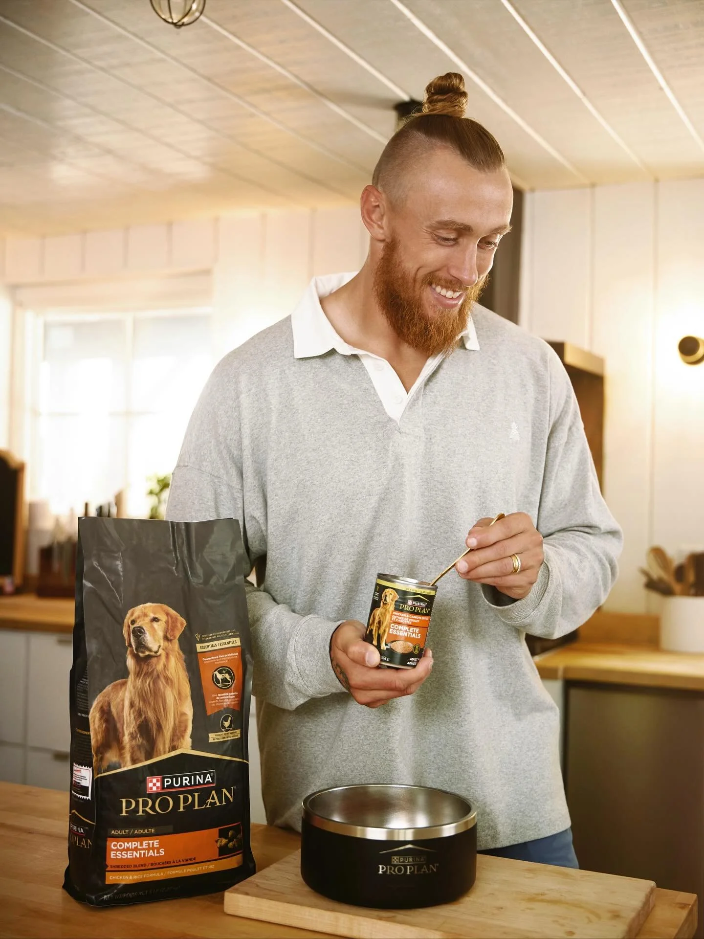 SARA MALLY 📸
LA Photographer / Director + Union Member IATSE 600

George Kittle&rsquo;s dogs &mdash; Calvin + Hobbes 🐾 &mdash; are part of the family.
@SaraMally captured the love and connection between the 49ers&rsquo; star and his pups for @propl