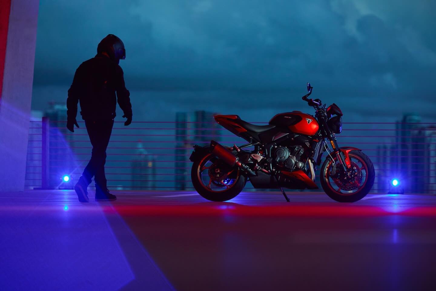 Jordan Pay 📸 AUTO // MOTO // PEOPLE ⚡️@jordanpay 
Client:  Triumph ~ Trident 800
This creative was wildly different from previous projects, and while the team dodged rainstorms around Miami they had a blast 💥

Client: @officialtriumph
Client Creati