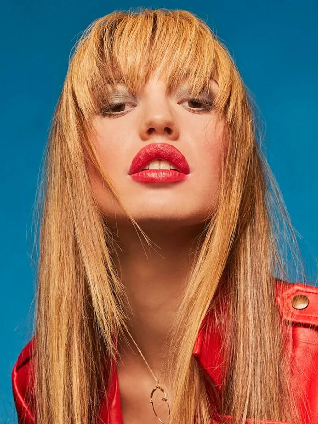 Sara Mally 🫦 @SaraMallyPhoto approaches beauty as material &mdash; layering light, texture, reflection, and hand-built interventions to create portraits that feel tactile and cinematic.

Crafted both in and out of the camera. Designed to be felt.

.