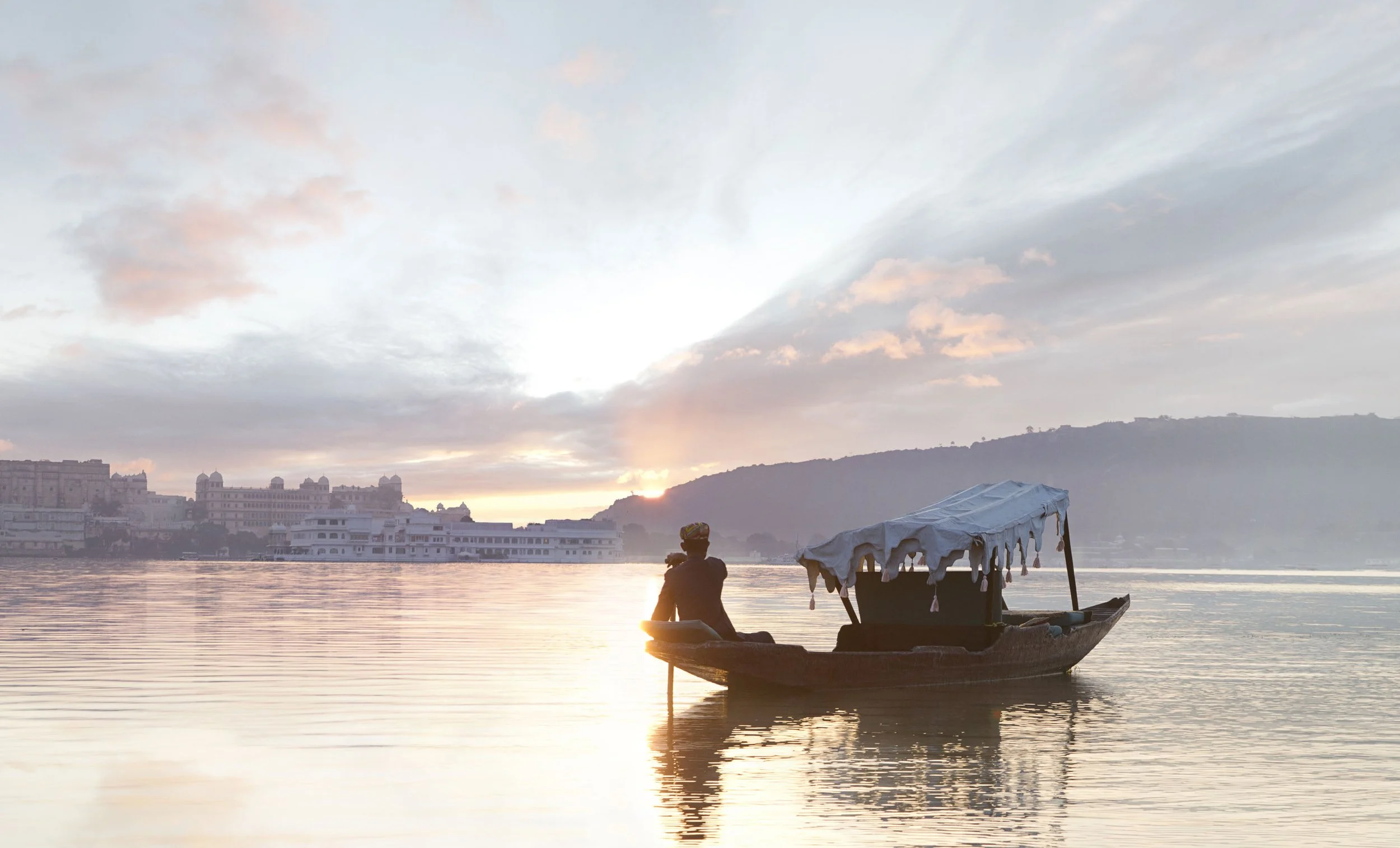 braden-summers-landscape-travel-aman-India_2012_Shikara.jpg
