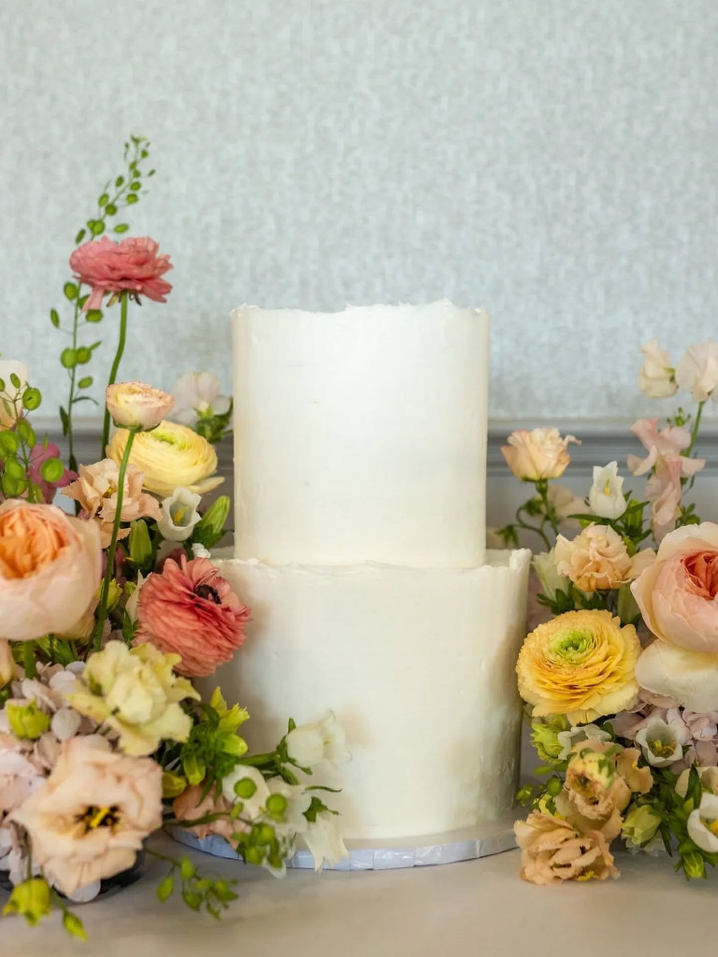 Cake and flowers, a match made in heaven! Still dreaming about these juicy cake blooms.

Photos by @prspctve.lens