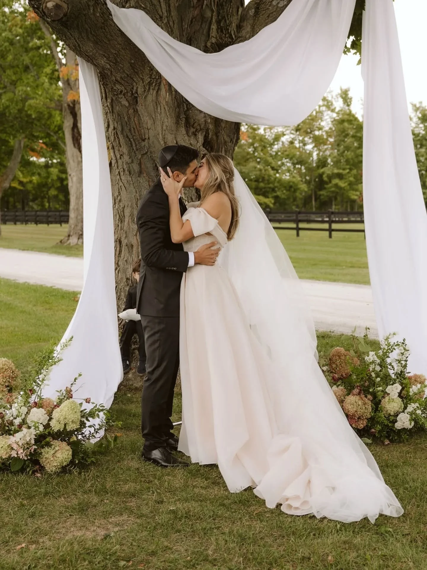 This is one of my favourite ceremony designs at @braestonefarm! 
@evelynbarkey harnessed the wind and caperured this wildly romantic day perfectly. 
Congratulations to Matt & Lauren and your sweet babies. Wishing you all the happiness in the wo