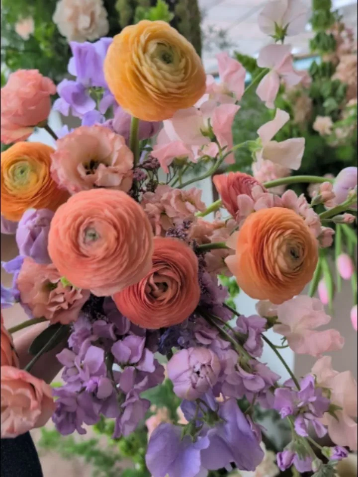 Bringing some sunshine to Lake Simcoe ☀️

It was so much fun adding a splash of colour to this sweet, Downtown Barrie Wedding Venue. 

@barrie.culturevenues

#barrieweddings
#barrieflorist