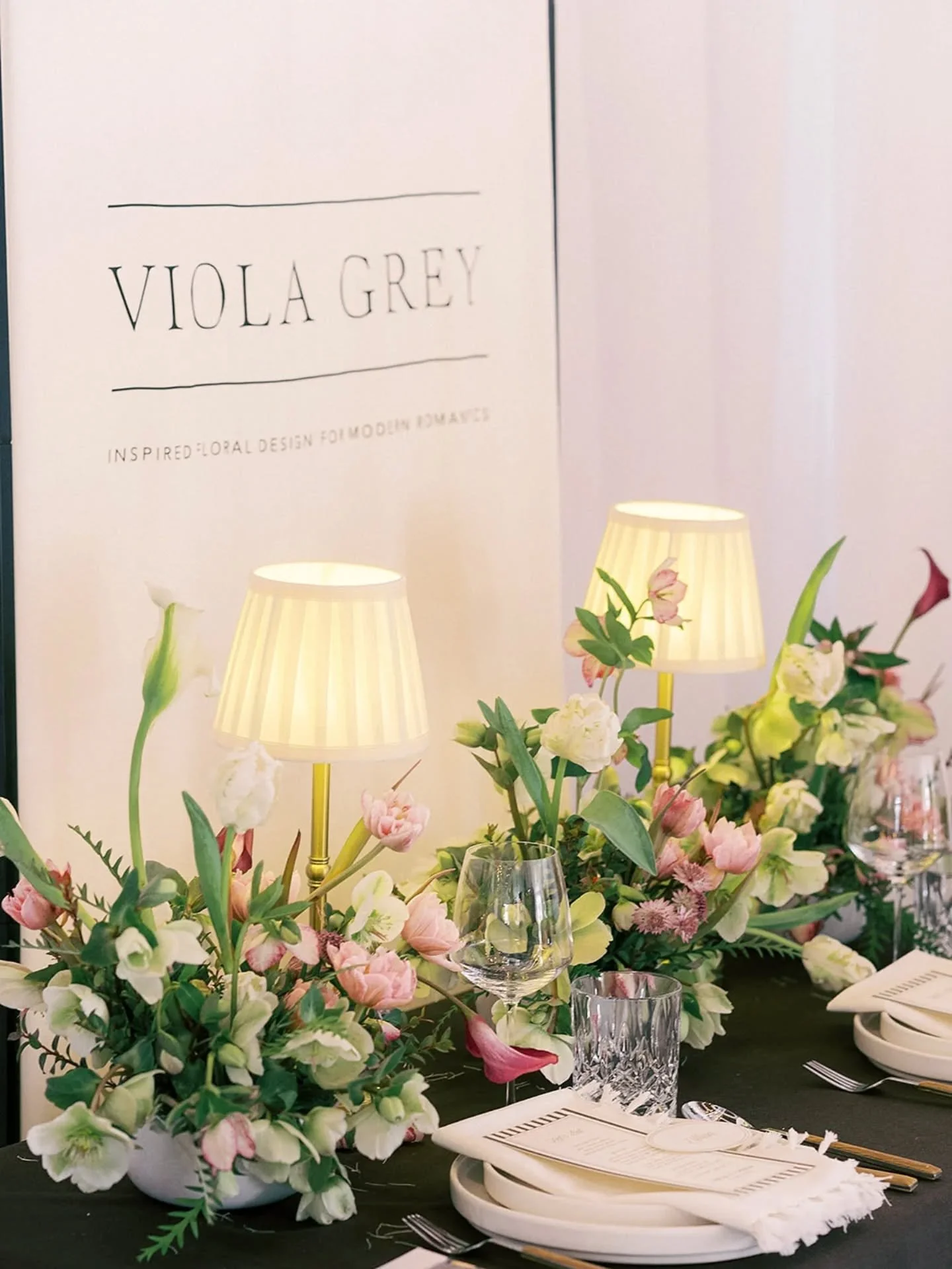 Thank you to all you newly engaged couples who came out to @wedwellsimcoemuskoka this February. I have enjoyed chatting with many of you this past month and am so excited that some of you have decided to join the Viola Grey flower-fam! Yay!

Thank yo