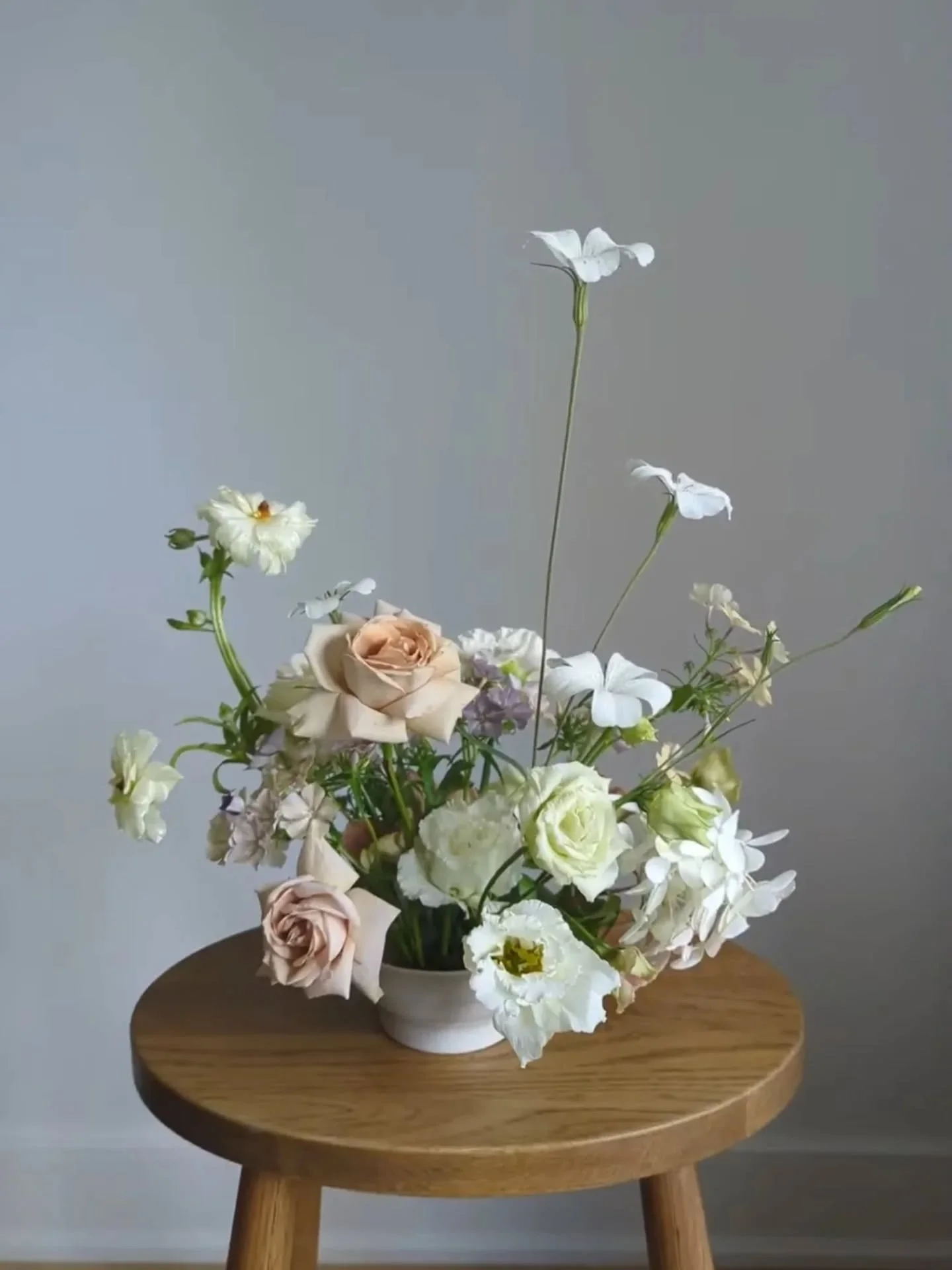 Sweet bowls of phlox, agrostemma, spray rose and lisianthus.

Designed in a hand gathered, garden style with a touch of whimsy💫

They make perfect petite centerpieces for long tables, or something to accompany your custom cocktail menu.