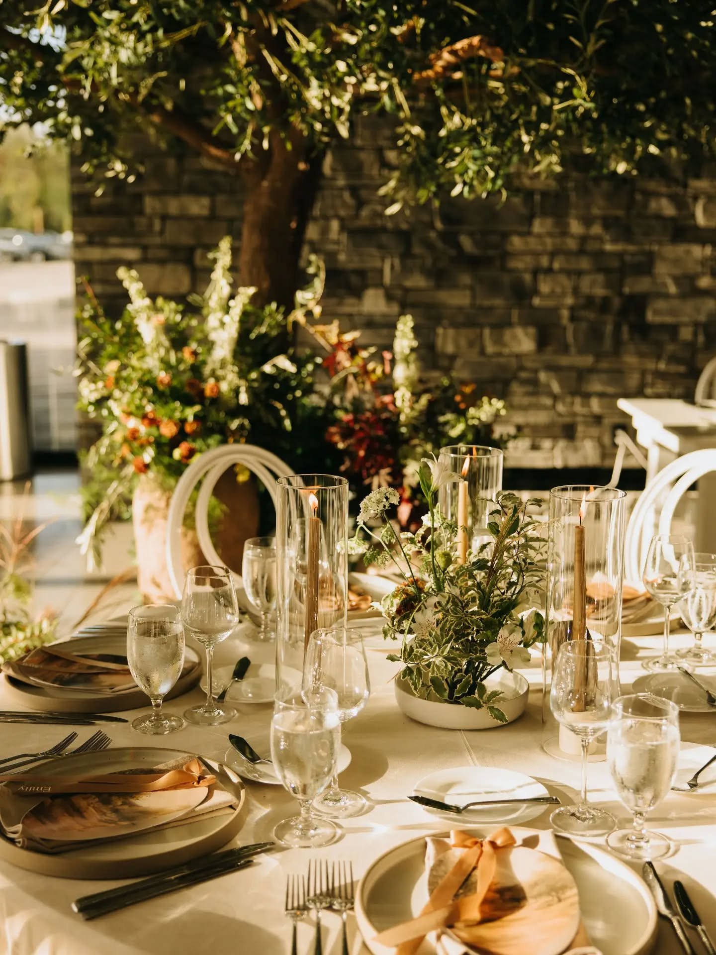 You get married Thanksgiving weekend @threefeathersterrace and want seasonal flowers but no harvest vibes.

Nothing but earthy, organic goodness 🌾

Photography: @erinharris.photography