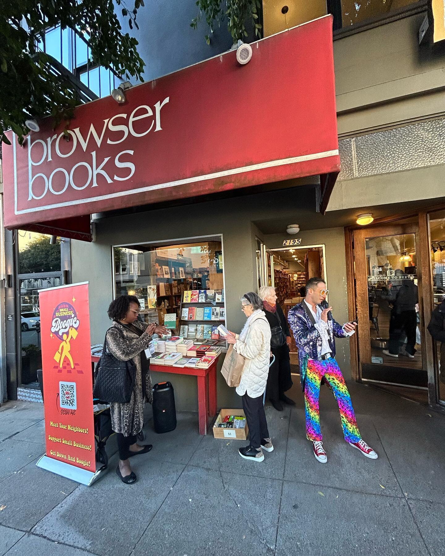 Stop number three on Fillmore was the forever-classic @browserbooks - we smelled (and took home!) tons of great books and media 📕📖❤️ #smallbusinessboogie#smallbusiness#browserbooks#read#shopsmall#shoplocal#localbookstore