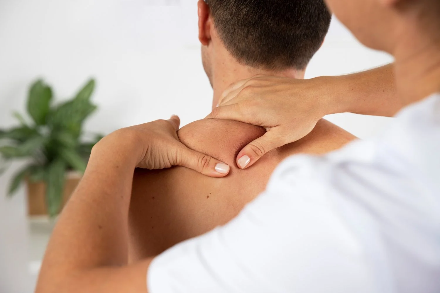 How Deep Tissue Massage Therapy Eases Winter Shoulder Tension
