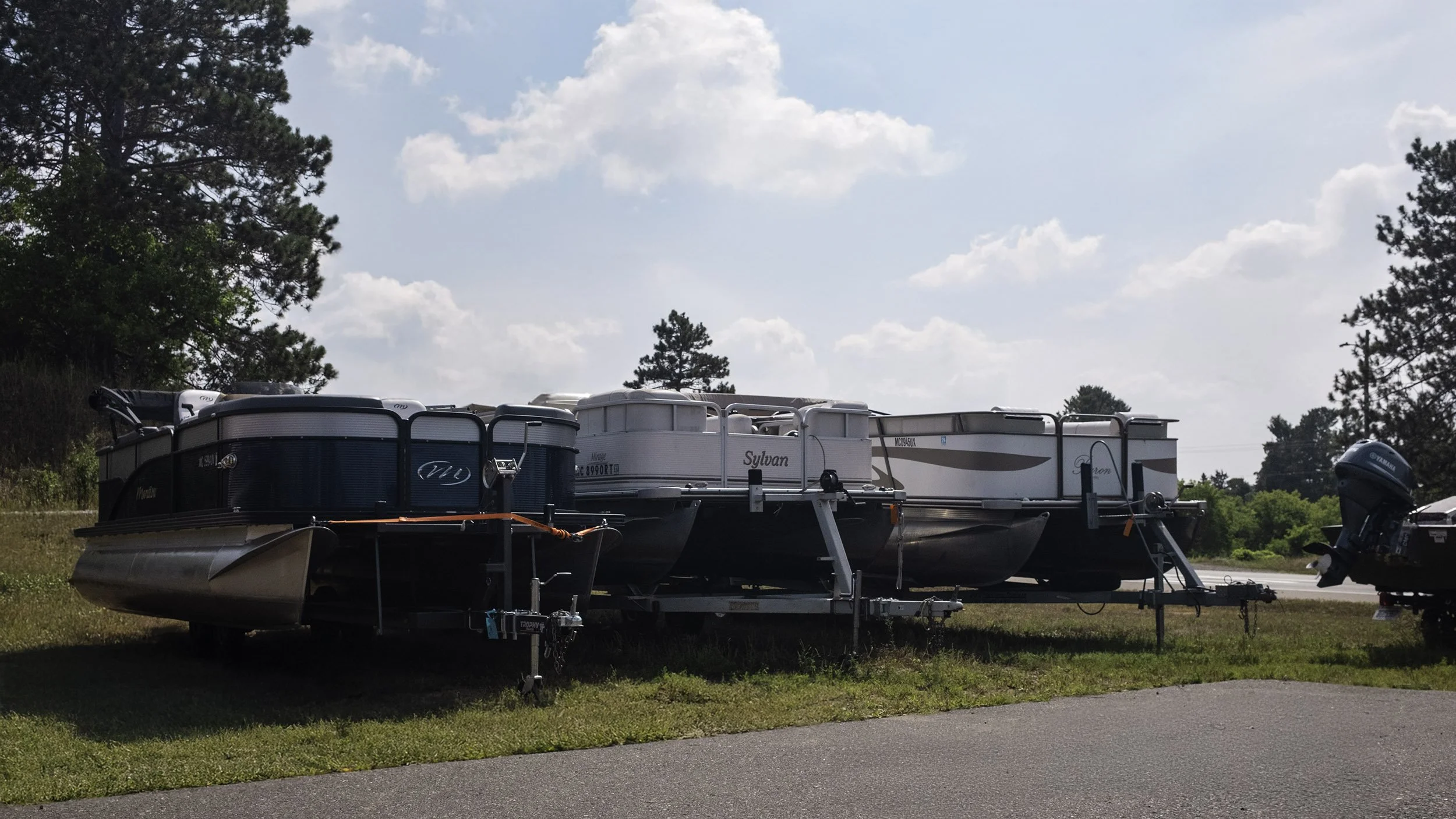Redline Sport & Marine  pontoon boats