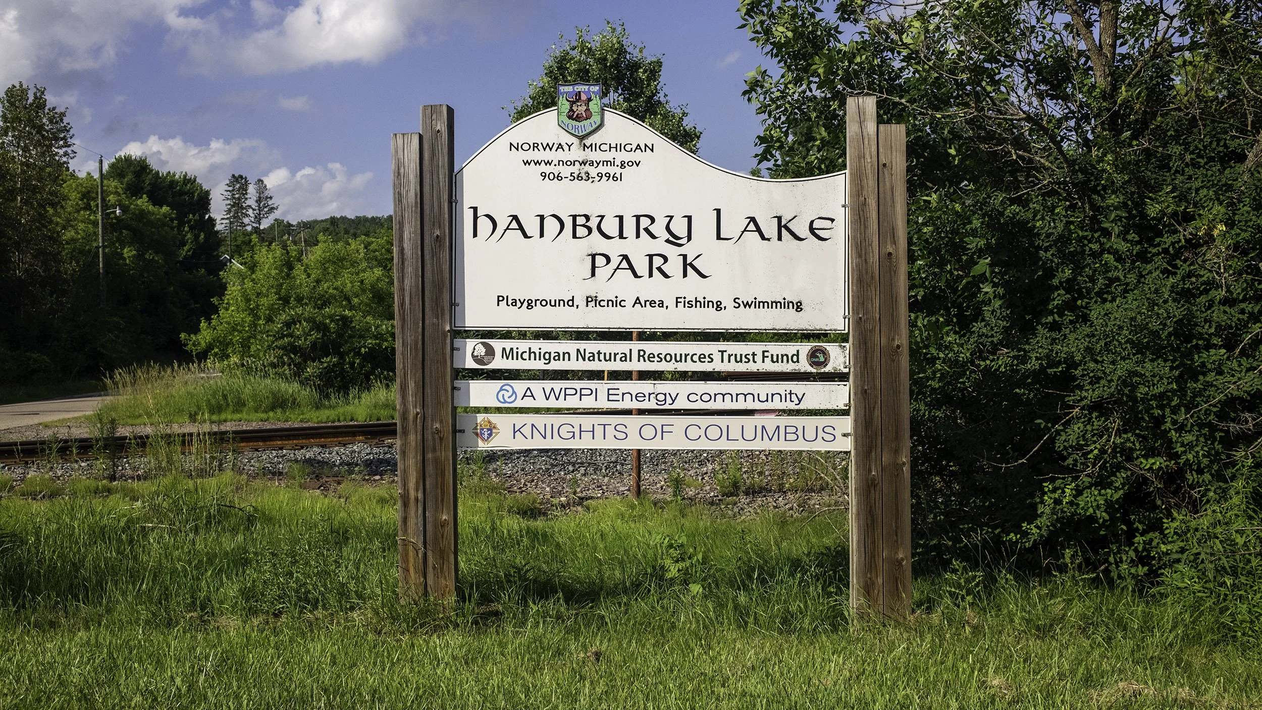 Hanbury Lake welcome sign
