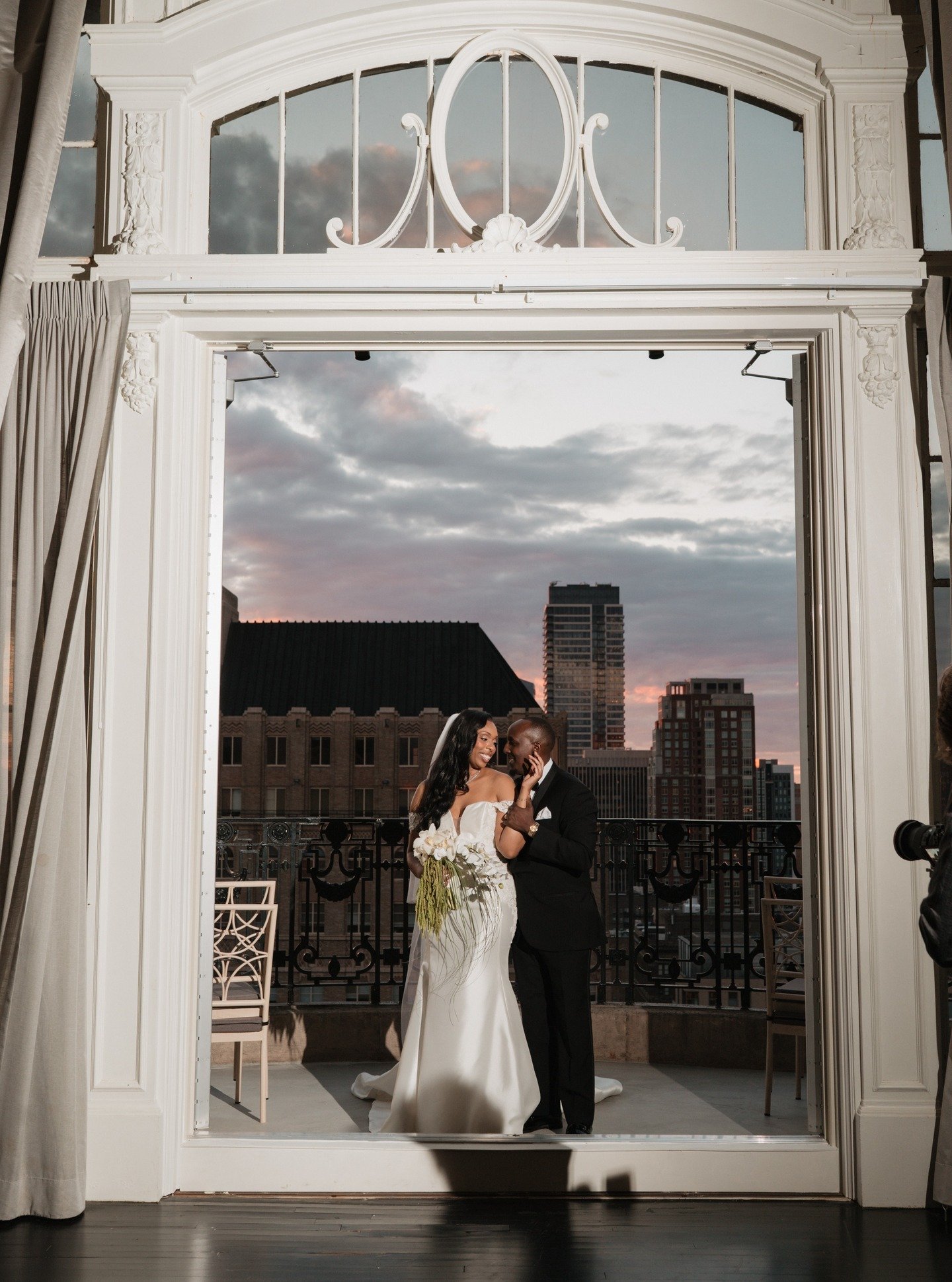 The dreamiest Philadelphia wedding for Alisa and John. Every moment was picture perfect and we feel so grateful to have been the ones behind the camera. And yes&hellip; these are just the sneak peeks. More magic on the way. ✨