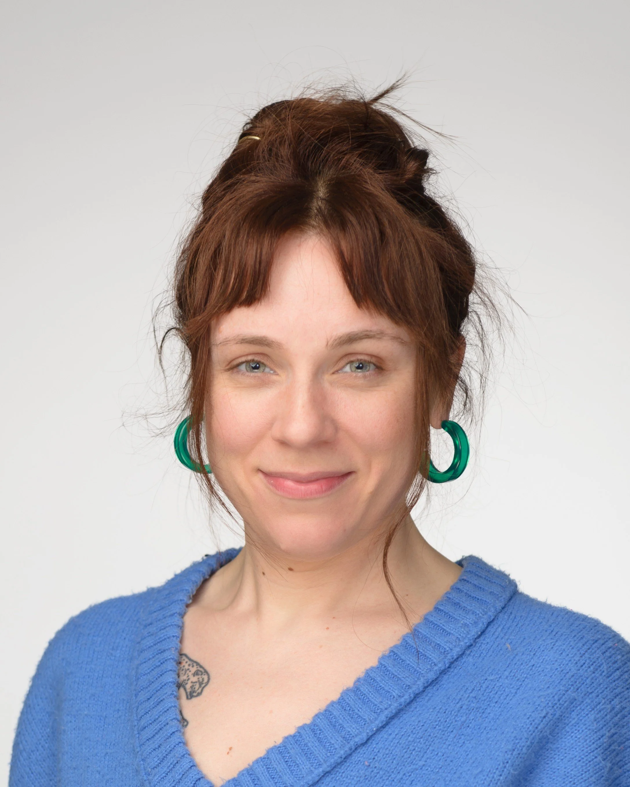 Sarah Brewer, MSW, LCSW, licensed therapist who specializes in working with LGBTQ+ clients and doing Internal Family Systems IFS therapy work.