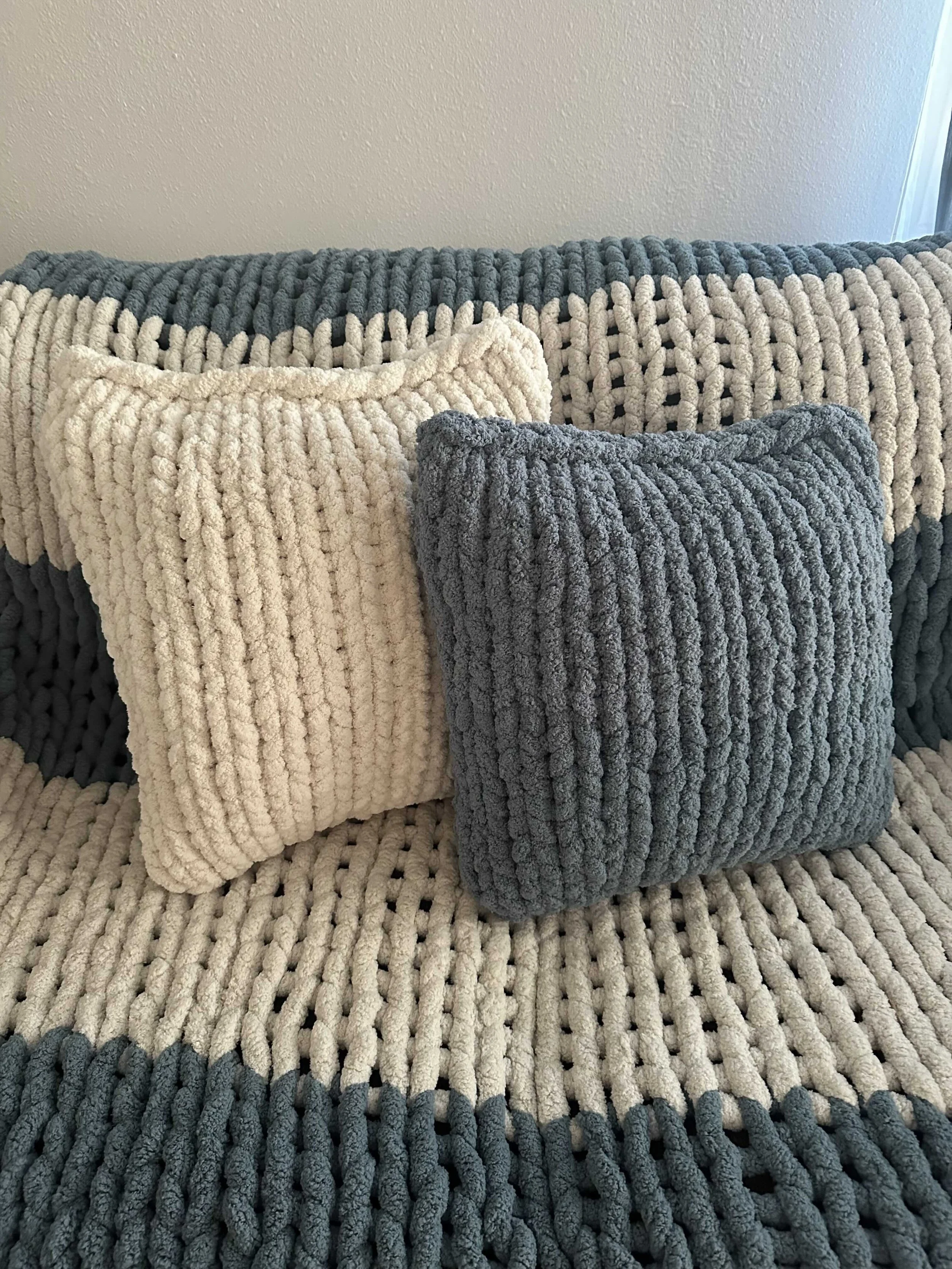 Finger Knit a Pillow (Ages 8+)