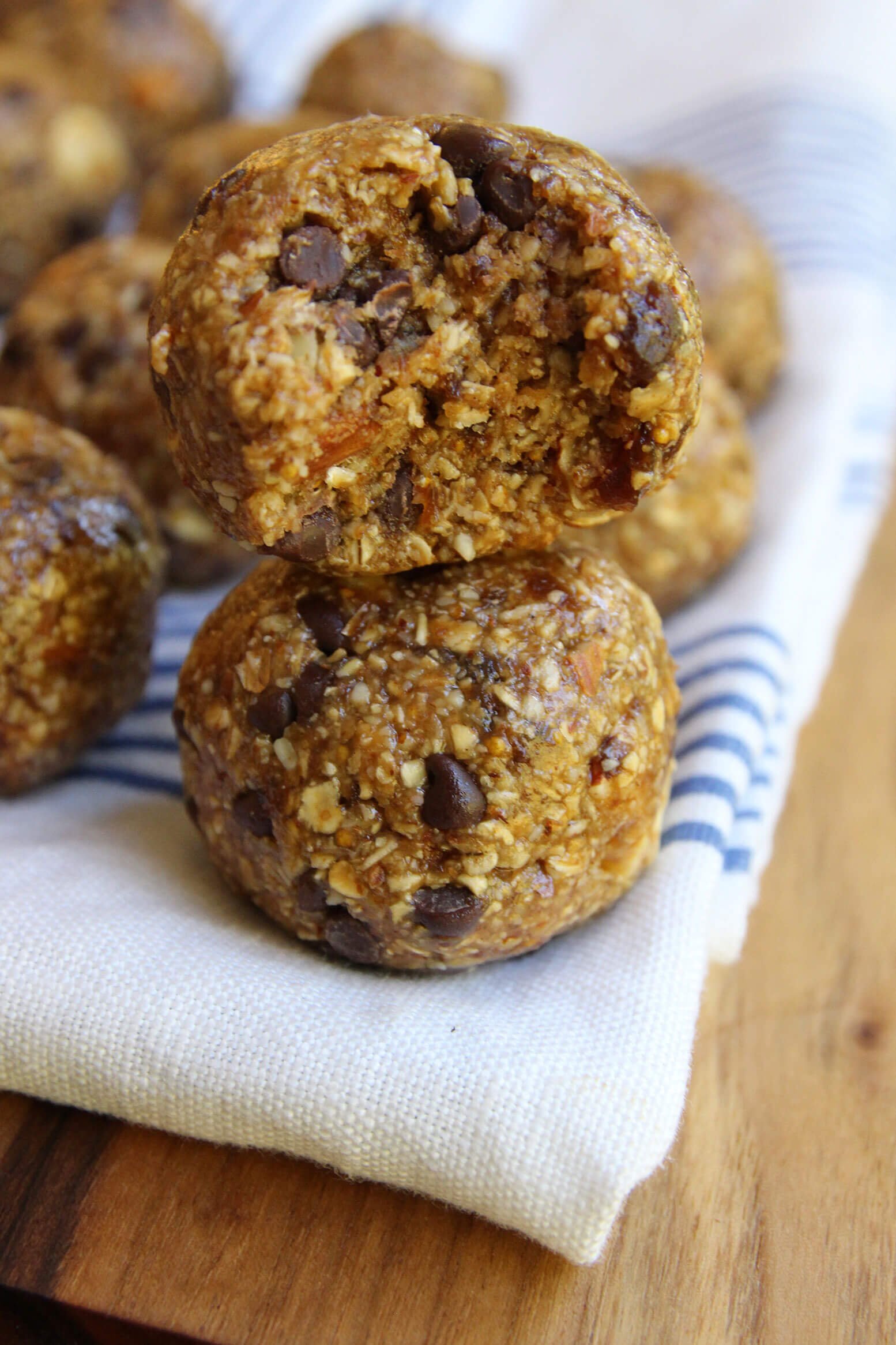 CHOCOLATE CHIP ALMOND ENERGY BALLS