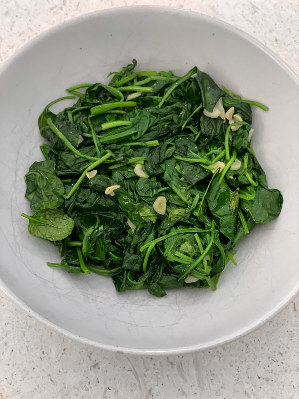 SIMPLE GARLIC AND SPINACH SIDE DISH