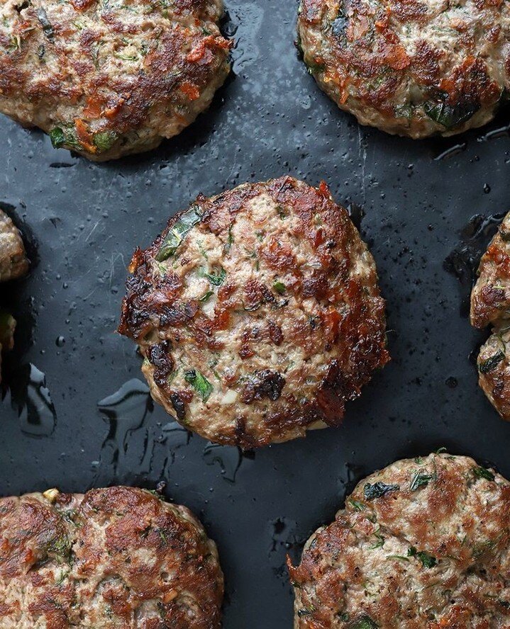 It feels like a mini burger kinda weekend. FYI, no grill necessary. I made these in my city apartment on a stove!⁠
⁠
Click the link in my bio for my Mini Burger Patties recipe or bookmark this post to save the link below for later.⁠
⁠
https://www.cof