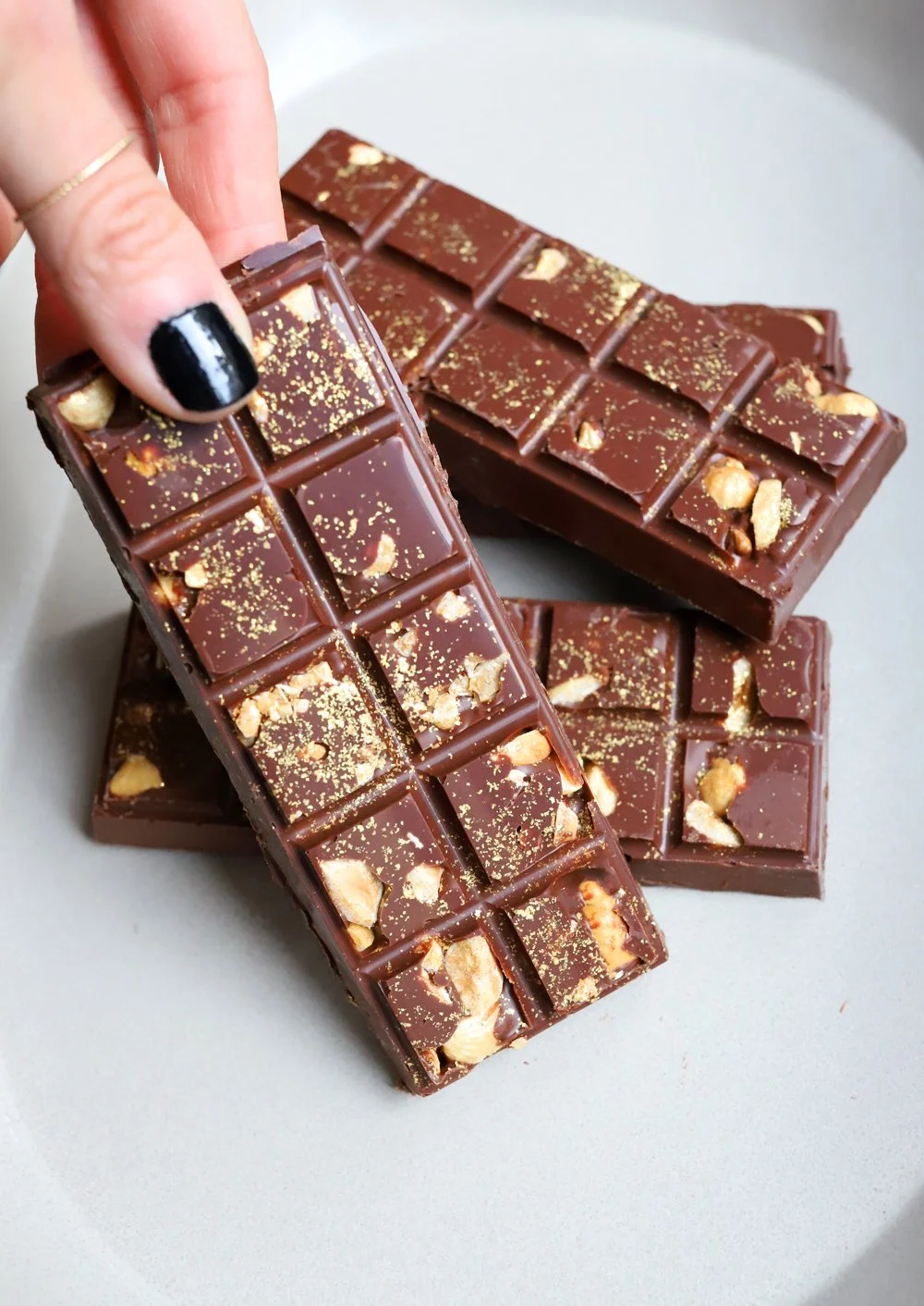 CHAMPAGNE &amp; HAZELNUT CHOCOLATE BARS