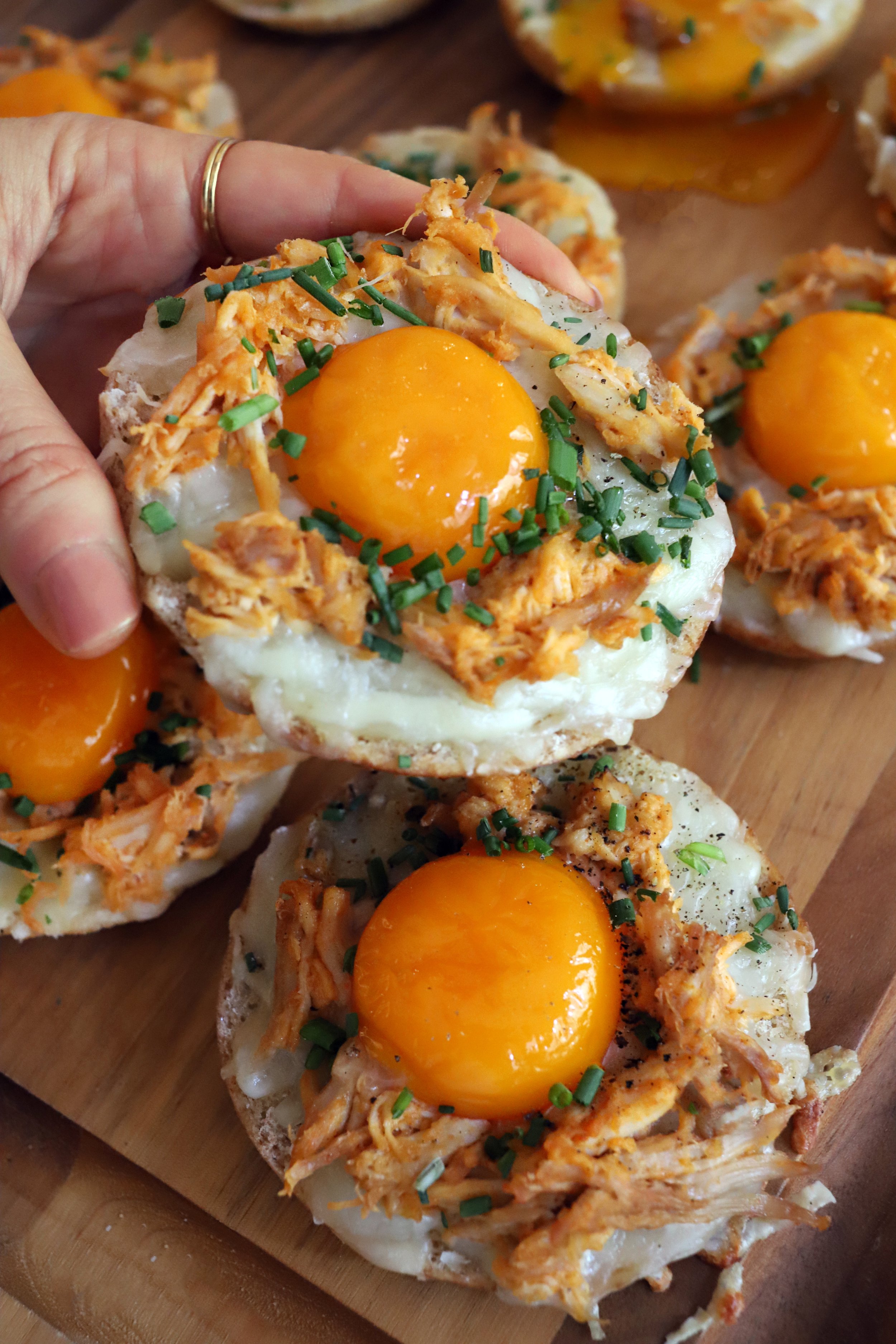 MINI BUFFALO CHICKEN PIZZA BAGELS WITH BAKED EGG YOLK