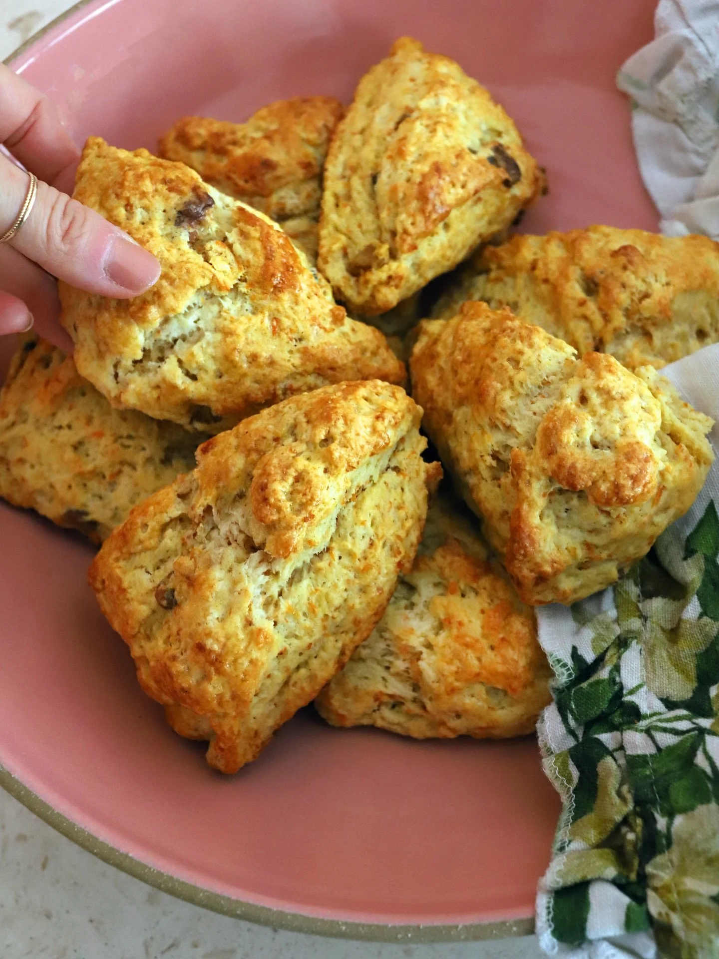 CARROT CAKE SCONESSSSSS! 🥕 That&rsquo;s what&rsquo;s up, Doc! 👊🏻

These are insanity! Don&rsquo;t miss a bite. BONUS, they are a no-brainer for Easter (though if I&rsquo;m being honest, that&rsquo;s not why I made them). They&rsquo;re Springy, fla