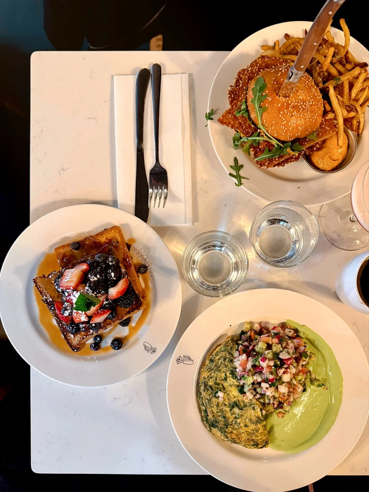 Out to brunch &hellip; 🍳

At @shooshoo_nyc UES!

Parents win:we got the boys so tired they fell asleep for a few minutes while we cocktails and coffeed! It was so mushy and sweet!

#brunch #uesbrunch #familytime #shooshoo #uppereastside