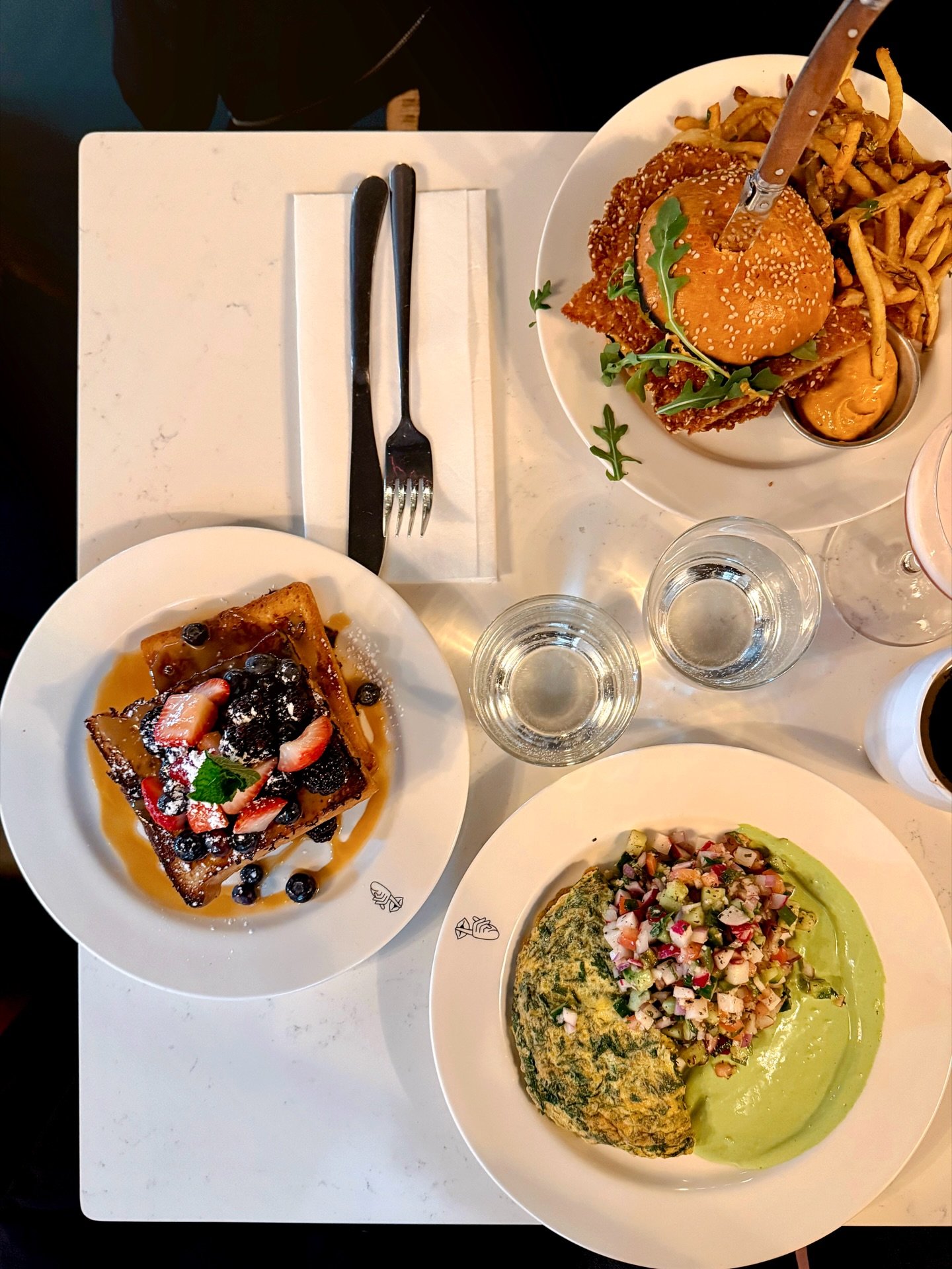 Out to brunch &hellip; 🍳

At @shooshoo_nyc UES!

Parents win:we got the boys so tired they fell asleep for a few minutes while we cocktails and coffeed! It was so mushy and sweet!

#brunch #uesbrunch #familytime #shooshoo #uppereastside