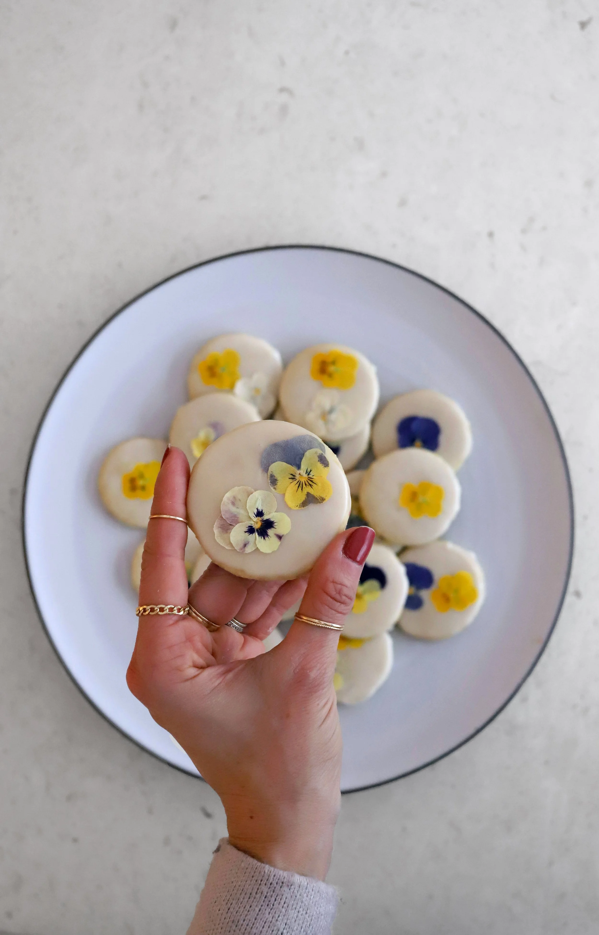 CHAMOMILE ORANGE SHORTBREAD COOKIES WITH HONEY ICING AND VIOLAS
