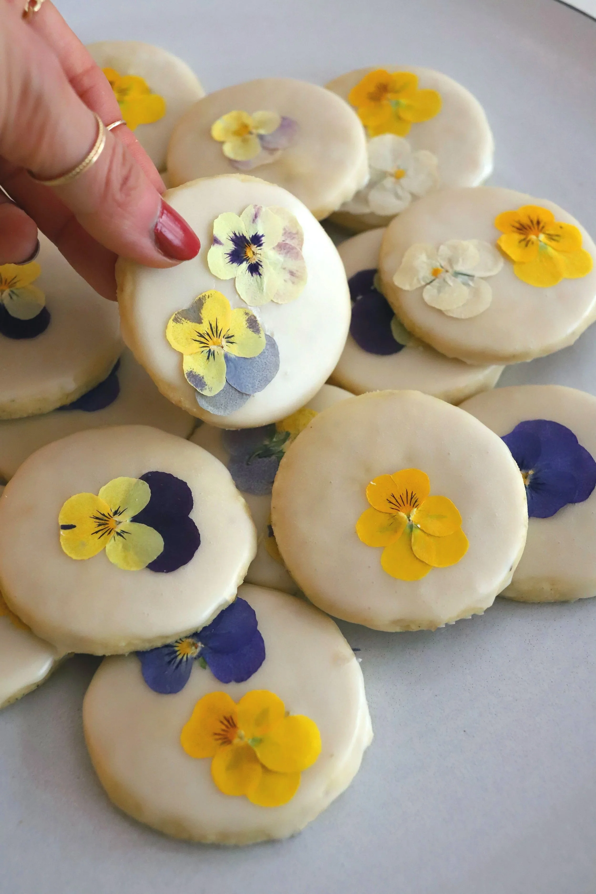 CHAMOMILE ORANGE SHORTBREAD COOKIES WITH HONEY ICING AND VIOLAS