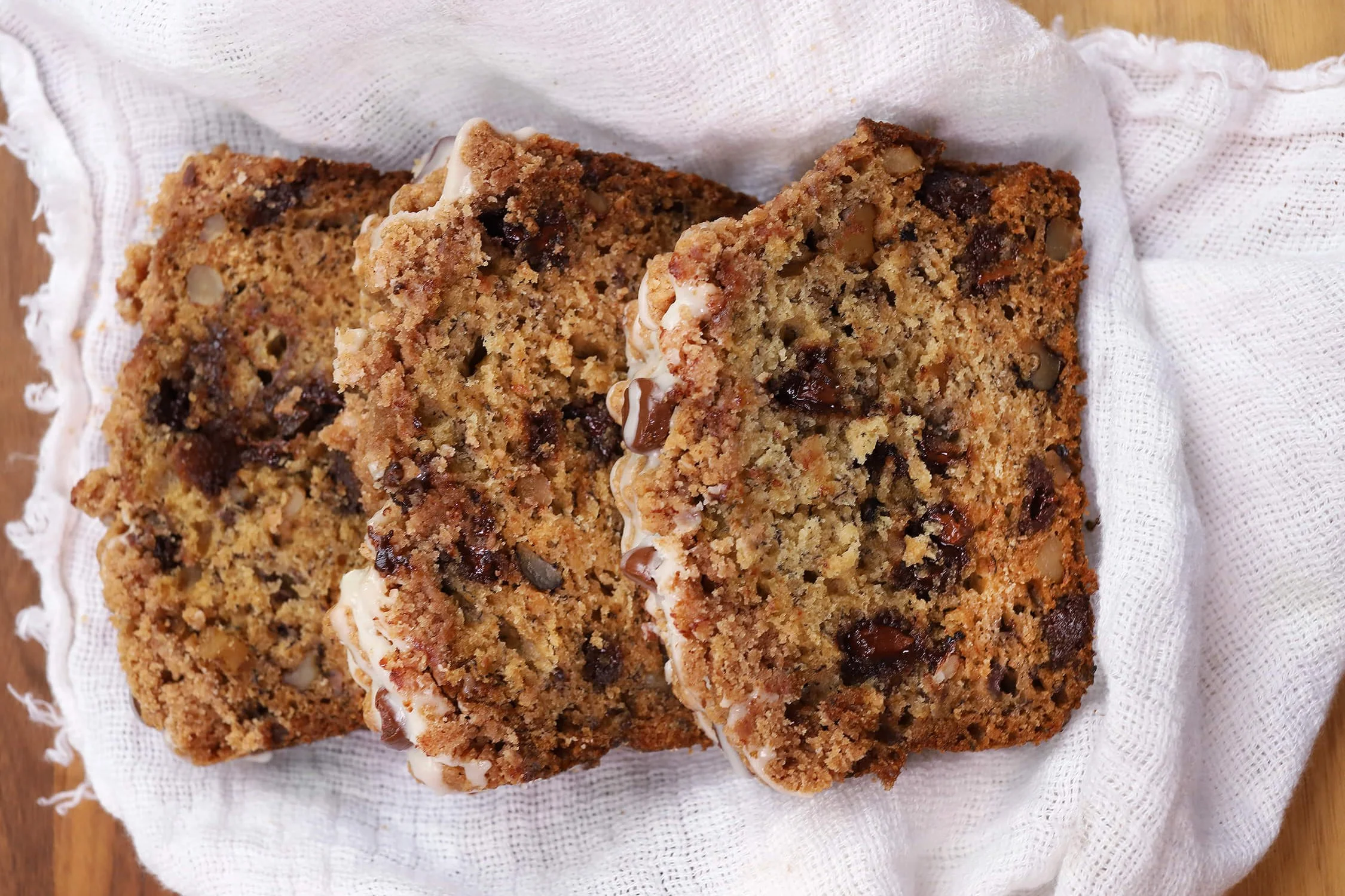 CHOCOLATE CHIP WALNUT BANANA BREAD WITH CRUMBLE