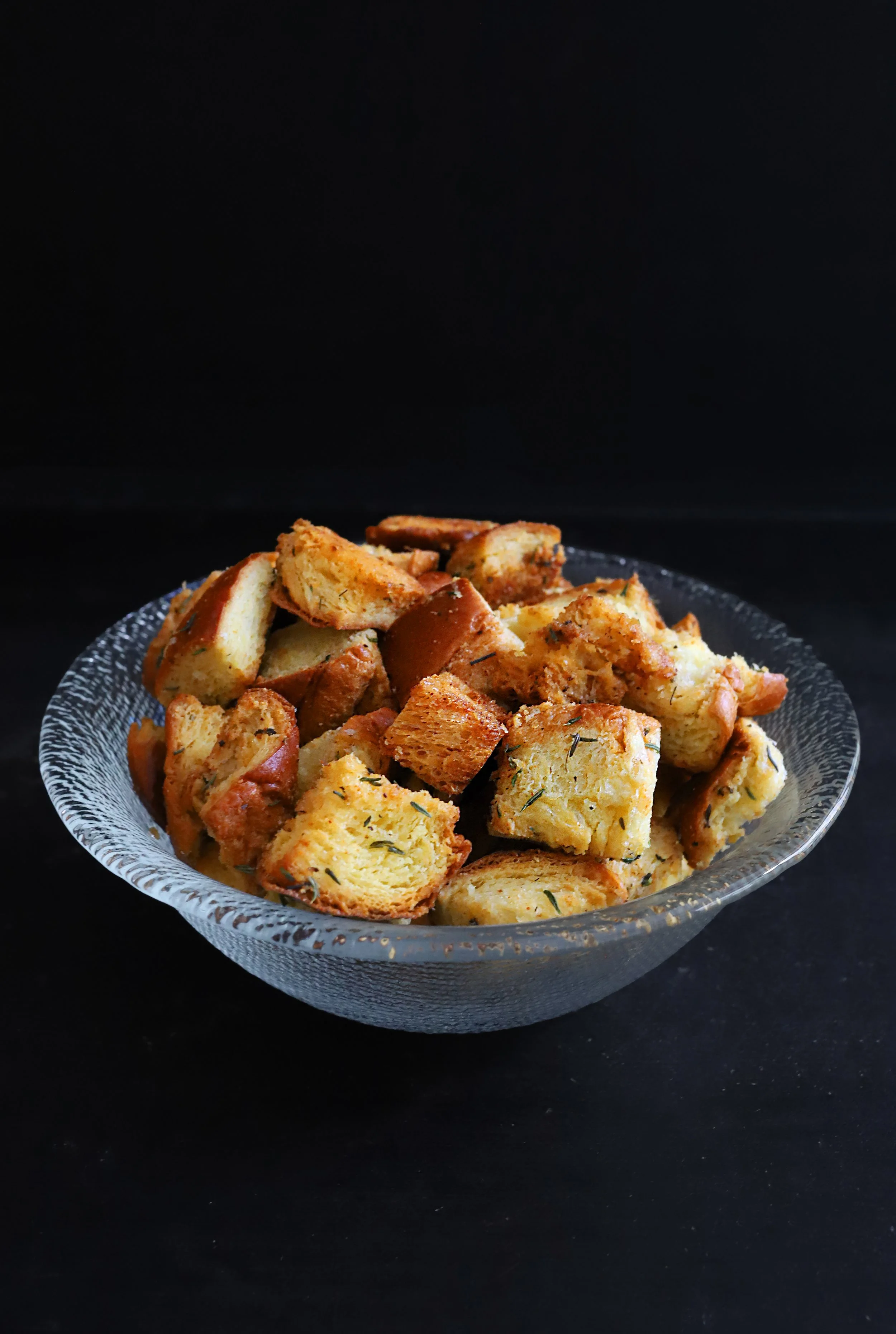 BUTTERY GARLIC HERB BRIOCHE CROUTONS