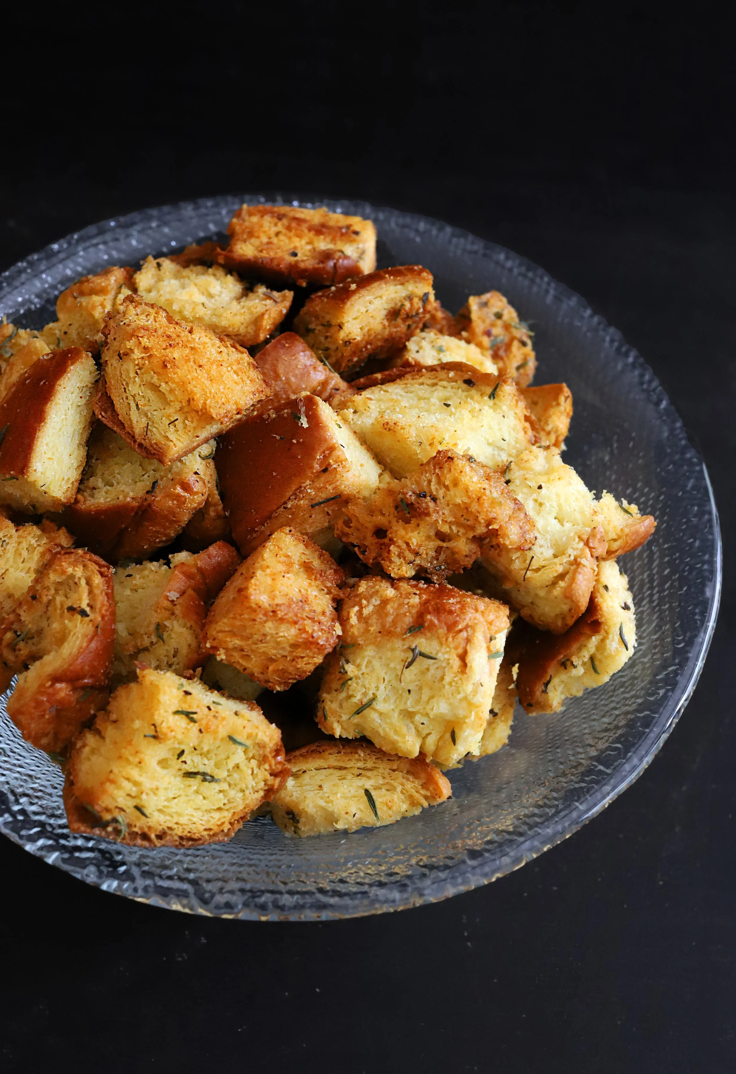 BUTTERY GARLIC HERB BRIOCHE CROUTONS