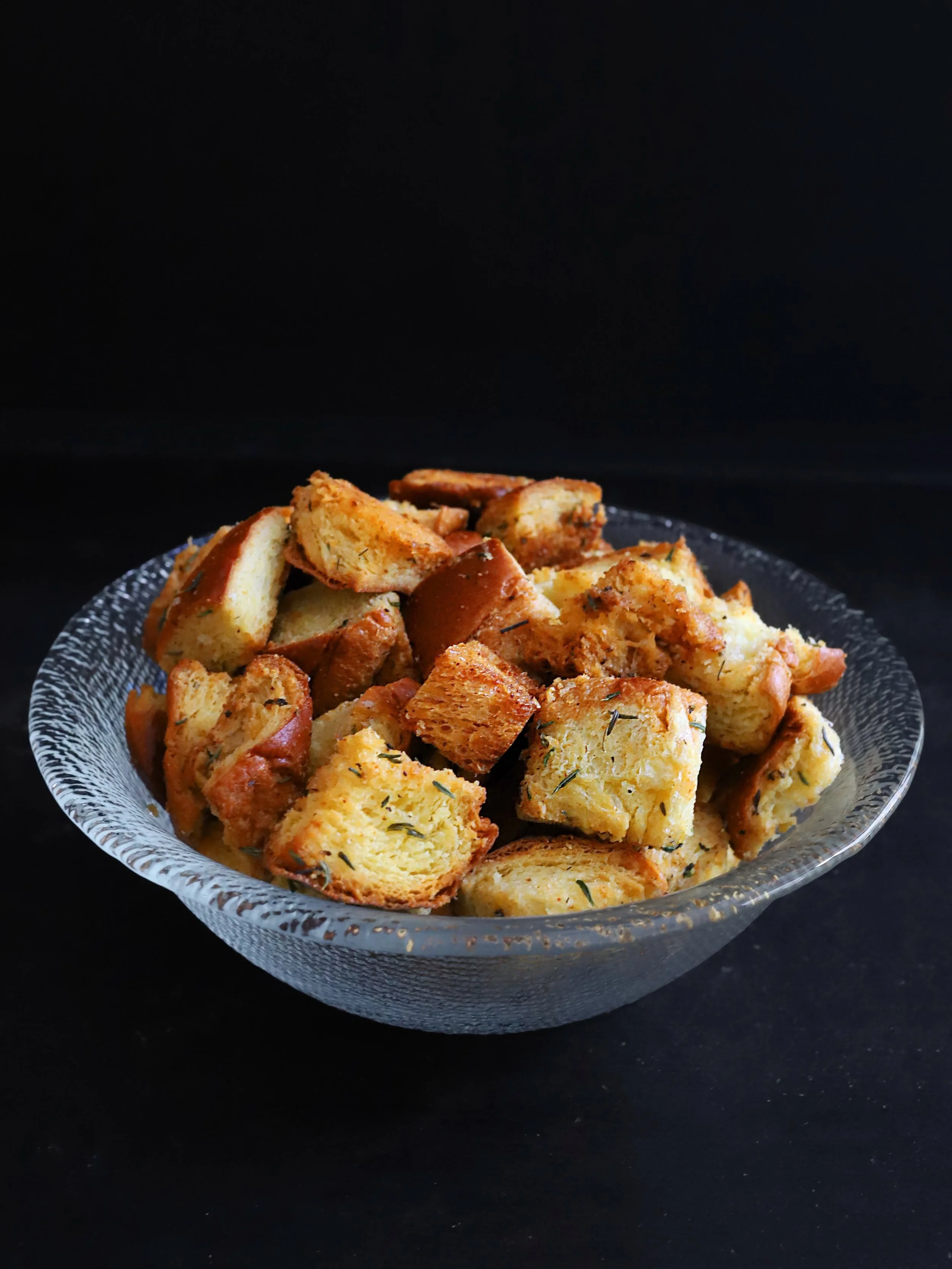 How could I have been so lazy &hellip; so wrong &hellip; all this time?! 😳

Store bought croutons ARE NOT neeeeaaarly as good as homemade brioche ones. Sorry not sorry! Oh my god! And, how did I never think about how easy they are to make. 🍞🧈 Like