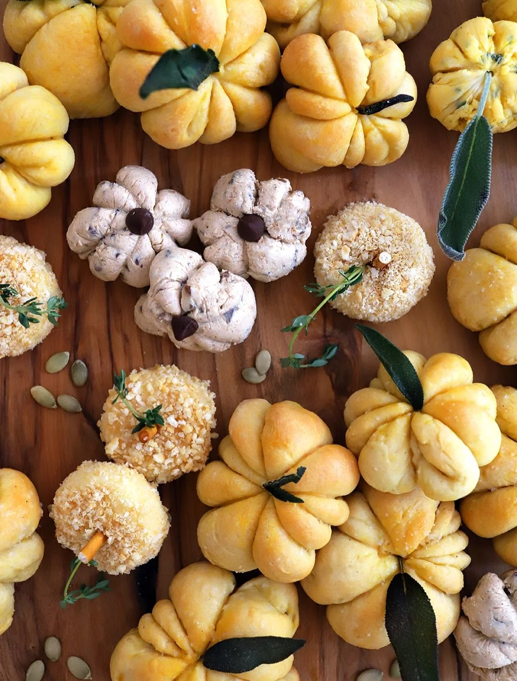 They taste as GOURDeous as they look! 🍂🧡

get all of the recipes on my pumpkin patch board on the @coffeeandchampagne website! 👉🏻 Swipe for the recipe titles!

#CoffeeAndChampagneKitchen #PumpkinSeason #PumpkinShapedFood #FallFood #PumpkinRecipes