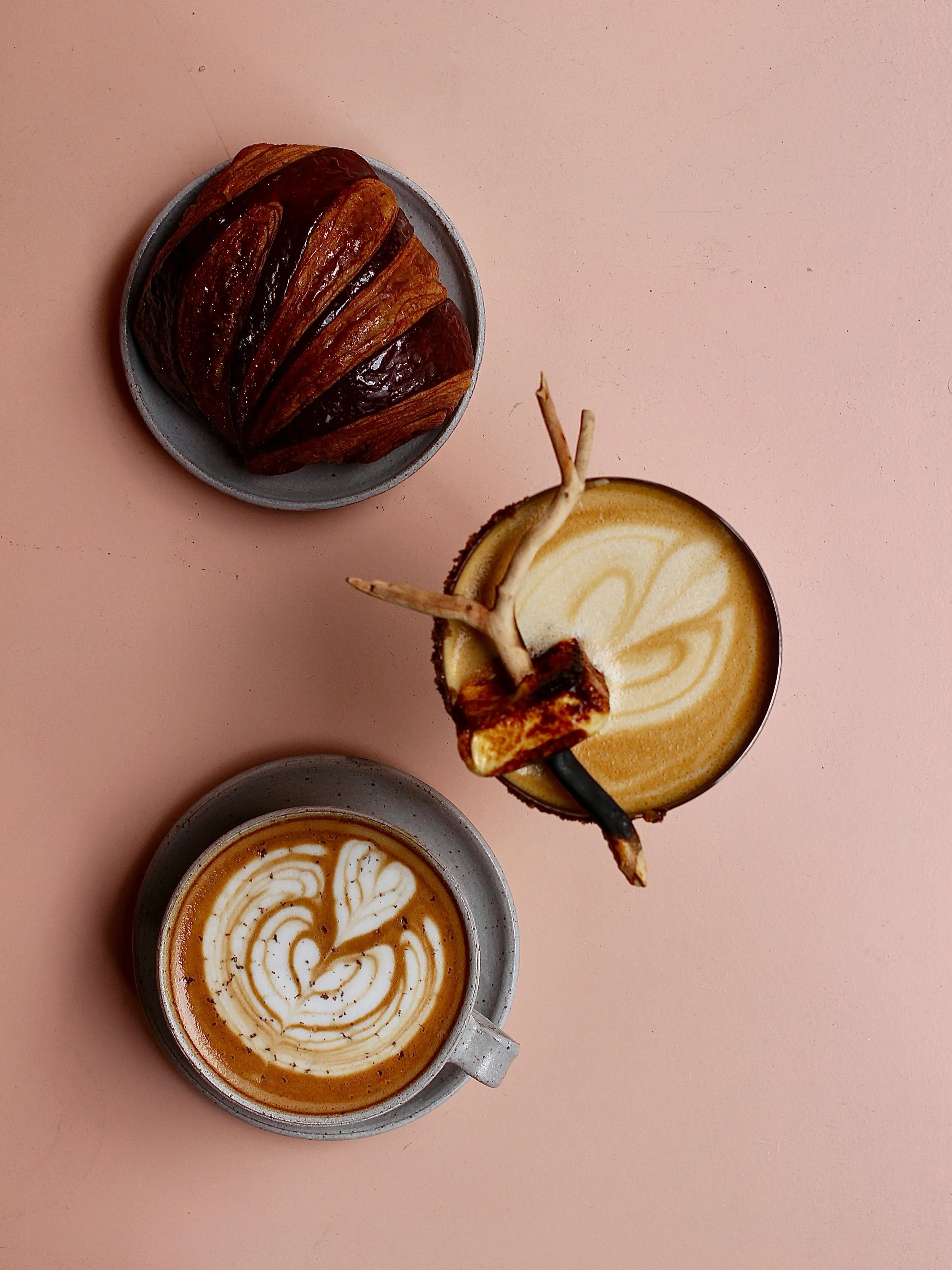 But first&hellip; second, &amp; third&hellip; COFFEE! ☕️🤎 Consider National Coffee Day the perfect excuse for grabbing that afternoon cup!

I&rsquo;m on cup two, where are you? Happy #NationalCoffeeDay !!!

Photo taken at @felixroastingco