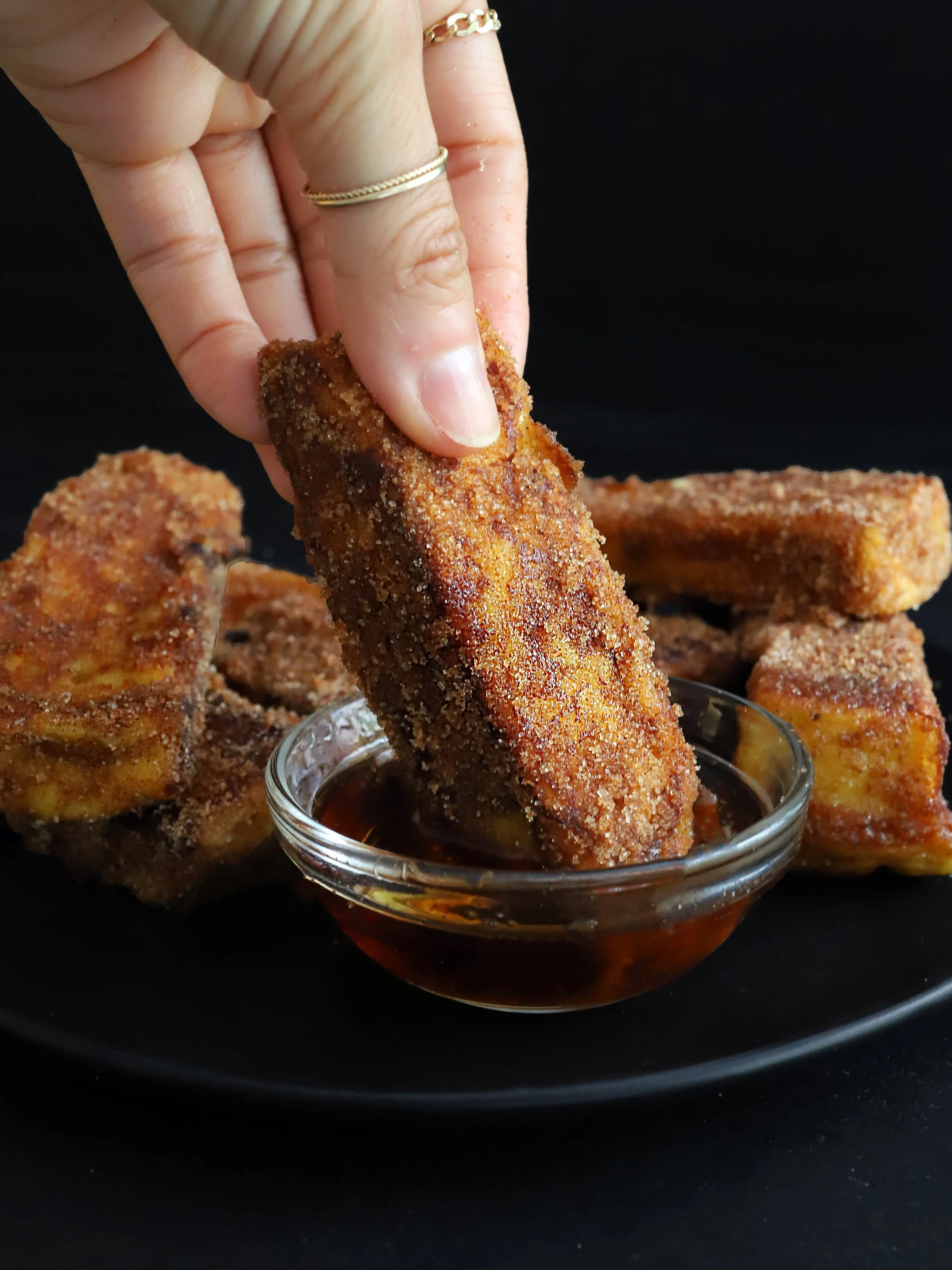 Pardon my French (toast). 🙊

SWIPE for a beautifully brief step-by-step.

Watch this brioche transform into French Toast Sticks!

*Brioche from @wholefoods 

Cut it into bricks and toast to help reinforce their shape for the dredging process.

Mix t