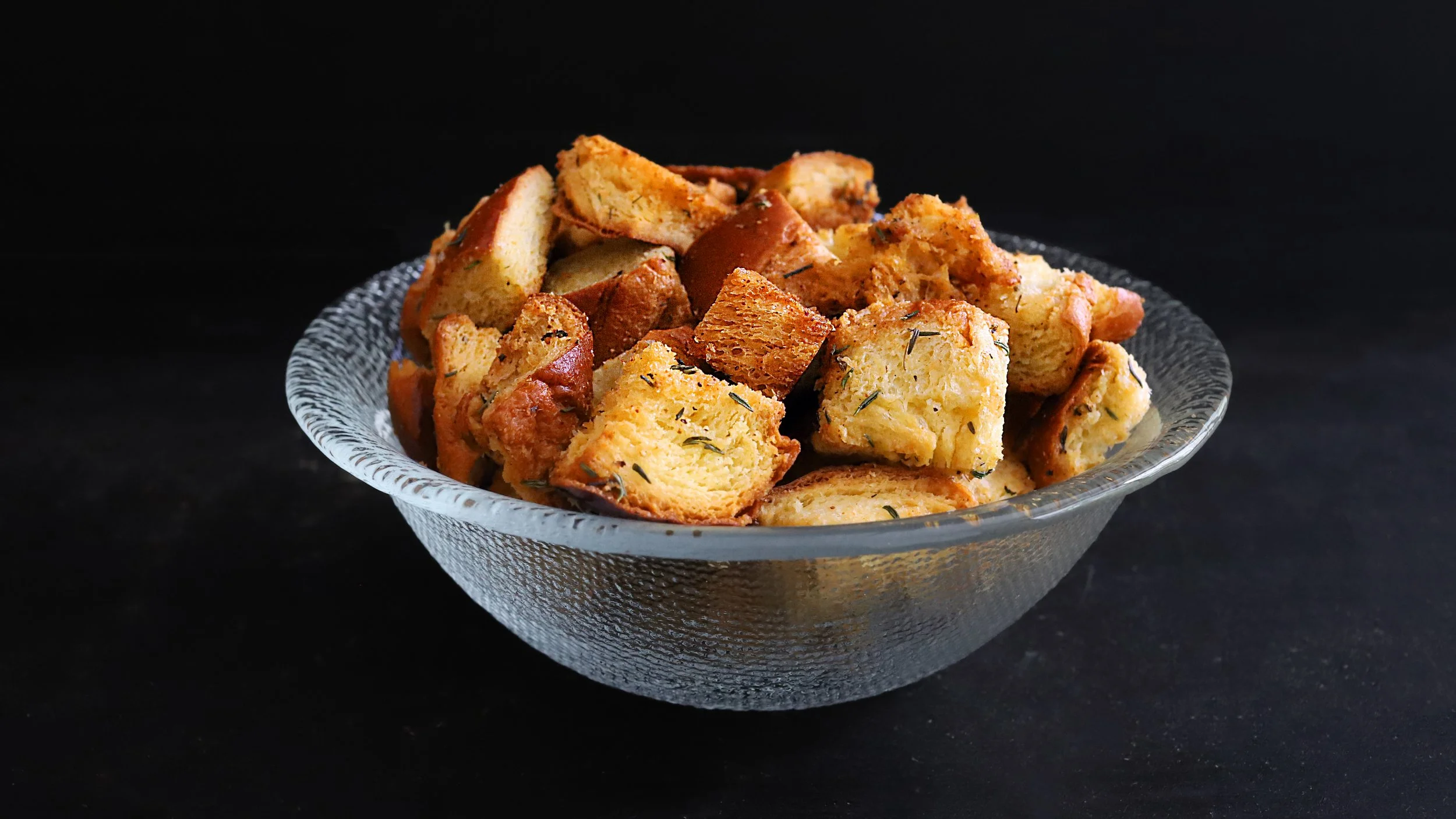 BUTTERY GARLIC HERB BRIOCHE CROUTONS