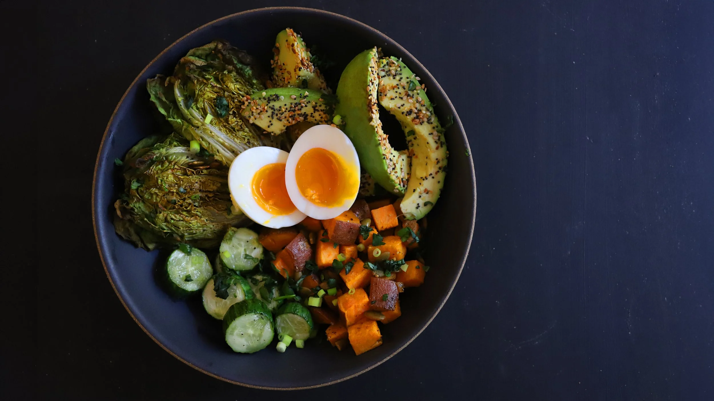 ROASTED SWEET POTATO MACRO BOWL WITH JAMMY EGG AND AVOCADO