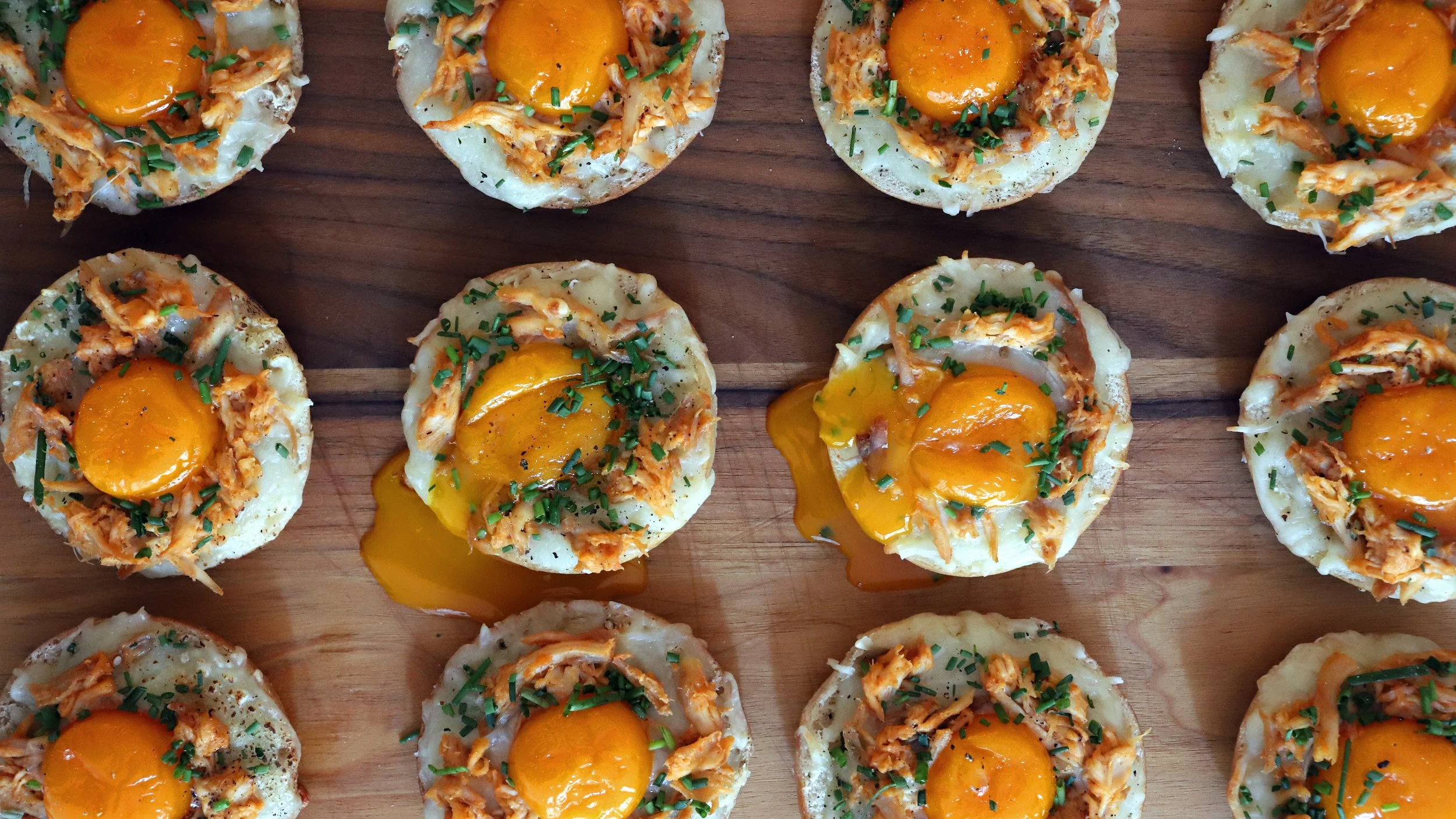 MINI BUFFALO CHICKEN PIZZA BAGELS WITH BAKED EGG YOLK