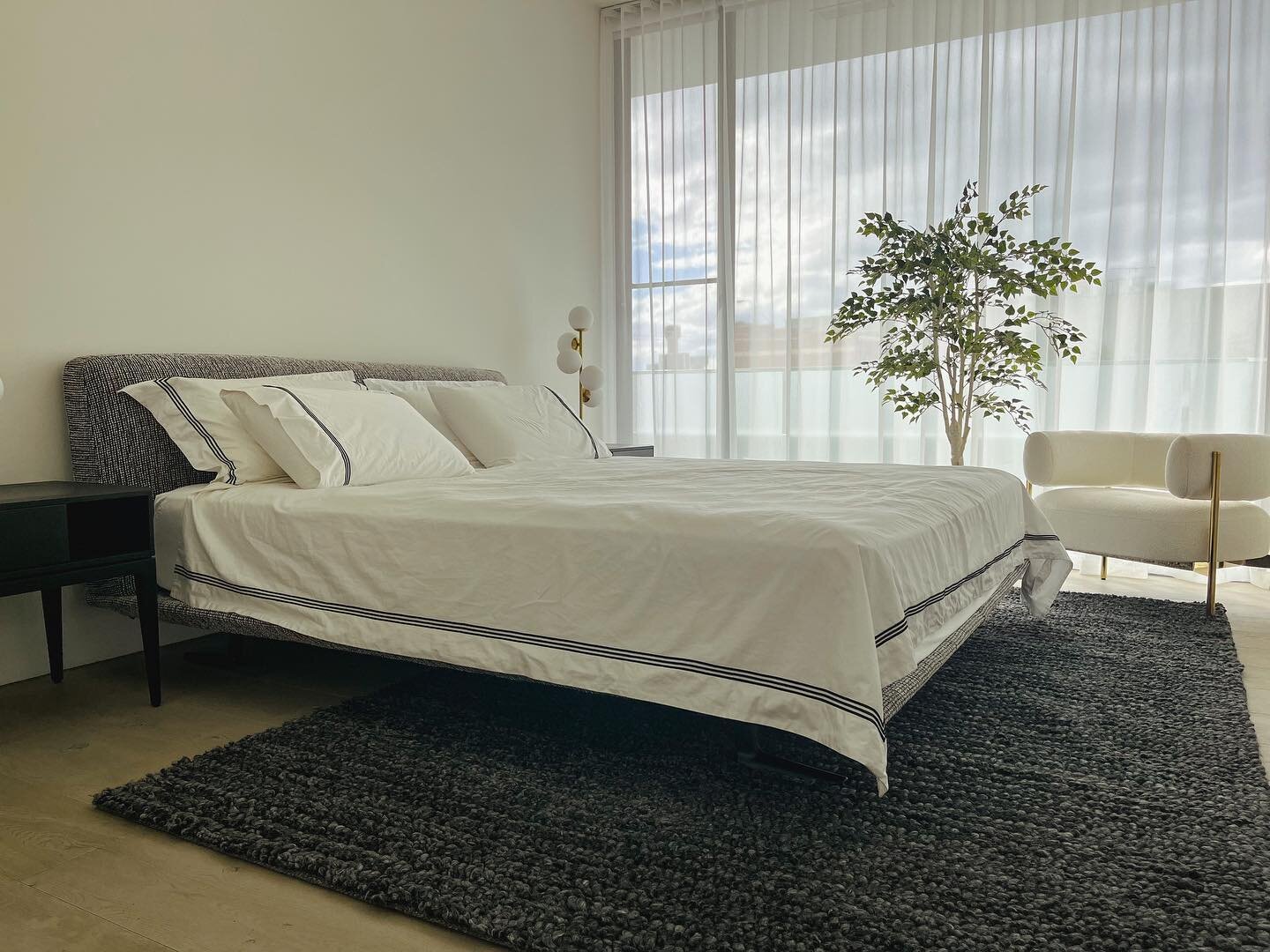 A minimalistic design to accompany the Wanaker Furtex rug in dark grey 🌿

#wool  #interiorstyling #interiorinspiration #melbourneinteriordesign #architecturedesign #inspiration #newbedroom#homeselections