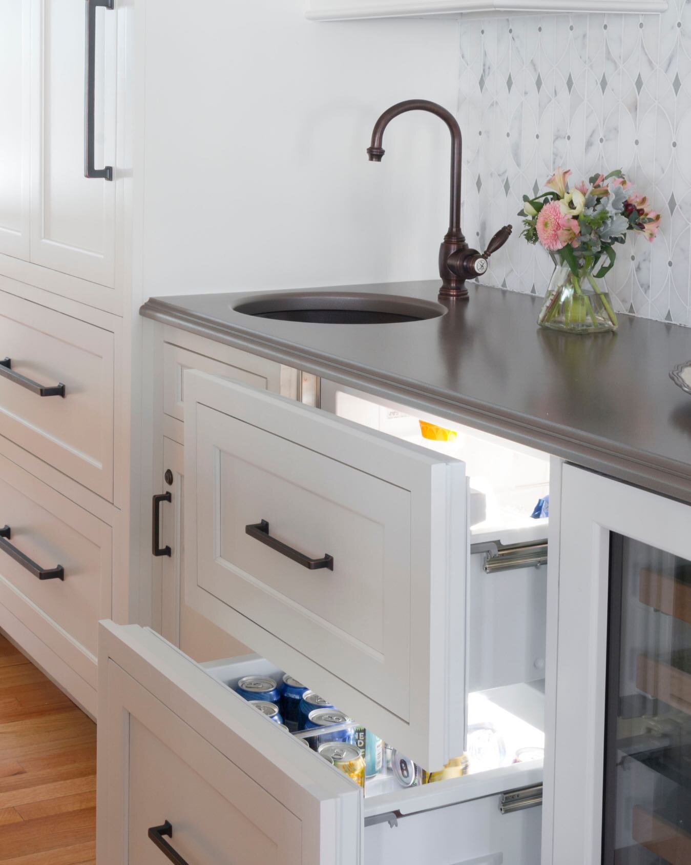 Refrigerator drawers are increasingly popular in homes. They come in various sizes that can be customized to fit your specific needs conveniently for entertaining guests. 

What we like to store in our insulated drawers: 
 🧃 Juice Boxes 
 🍷 Wine
 ?