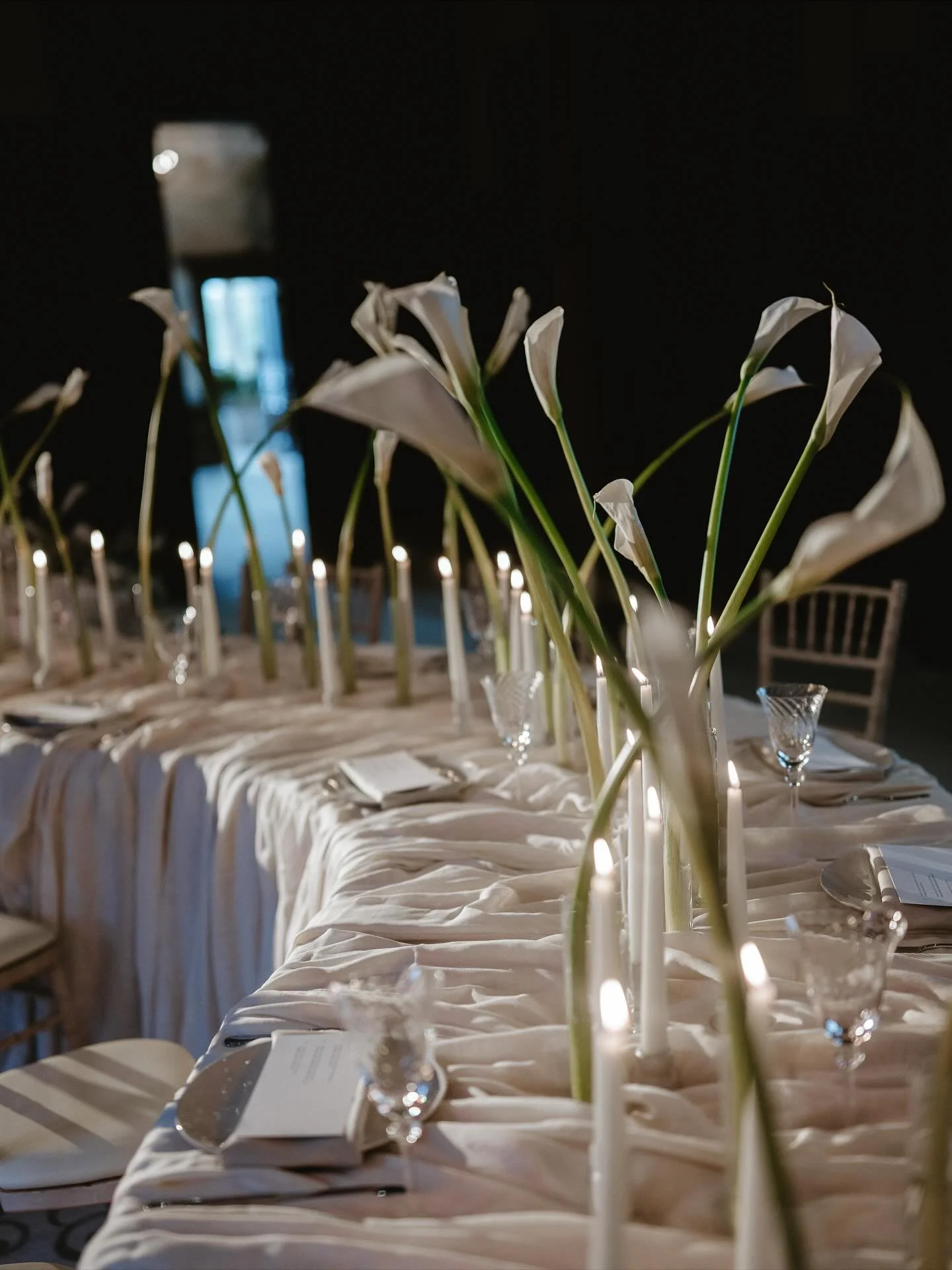 Curated by @sarahlouiseweddingplanner, this shoot was nothing short of extraordinary. A vision bold yet refined in its simplicity.

Thank you to @altarandtoast for crafting such beautiful words for the stationery. From personalised escort card messag