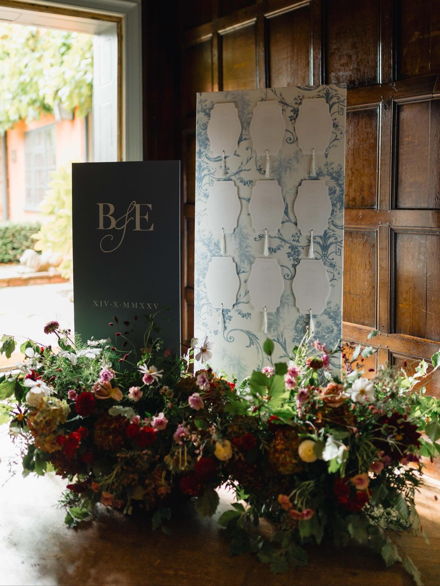 By weaving in a similar pattern featured on the table linens, this seating chart became an extension of the overall tablescape design. 

Getting creative with signage is one of favourite things, it transforms something functional into a design moment