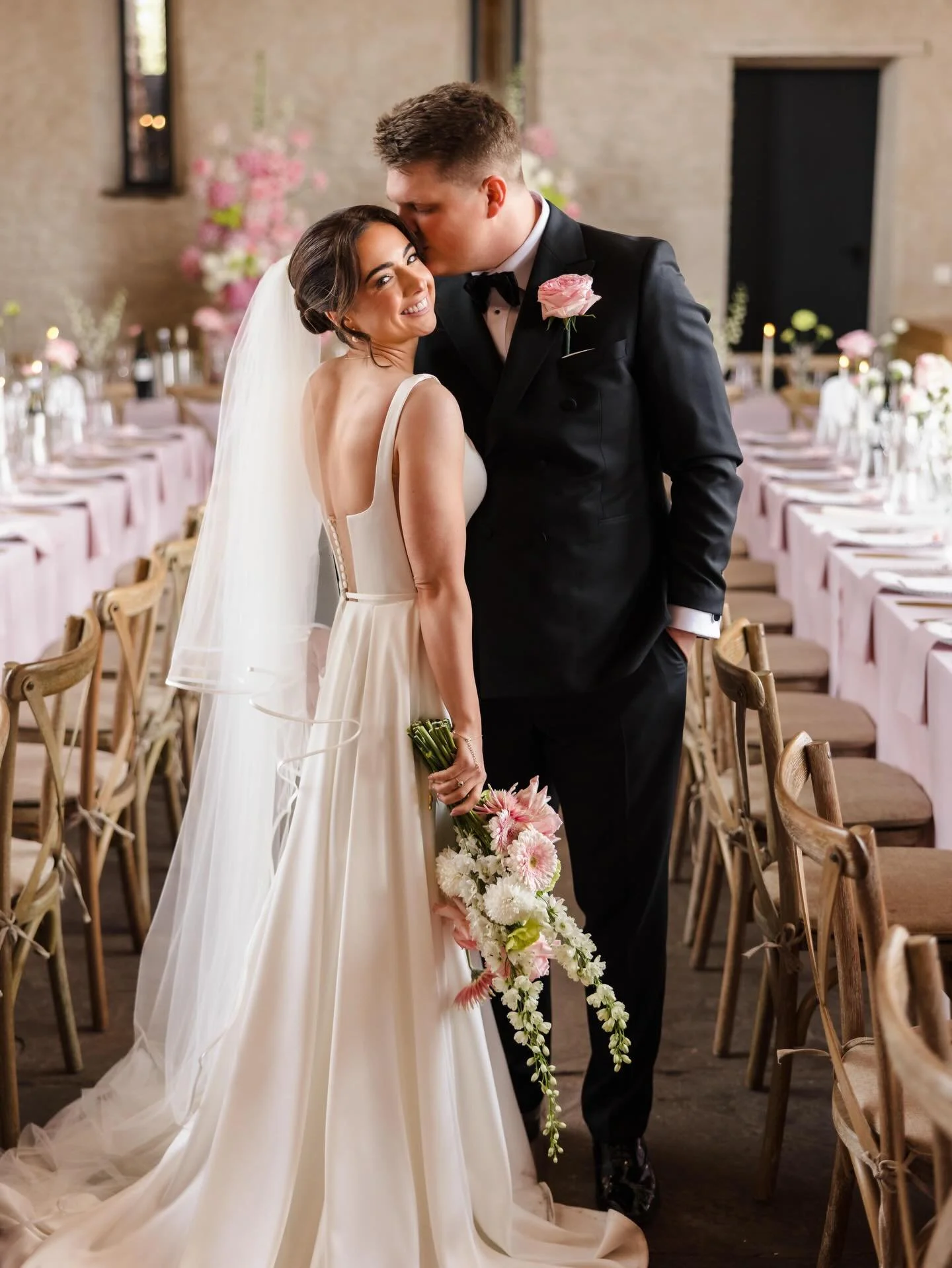 Such a gorgeous start to this wedding season with Abbie &amp; Cameron🌸 

We had lots of catchups over the year as their plans progressed and their style changed. Upgrading the tablescape with these beautiful Peony table cloths from @88eventscompany 